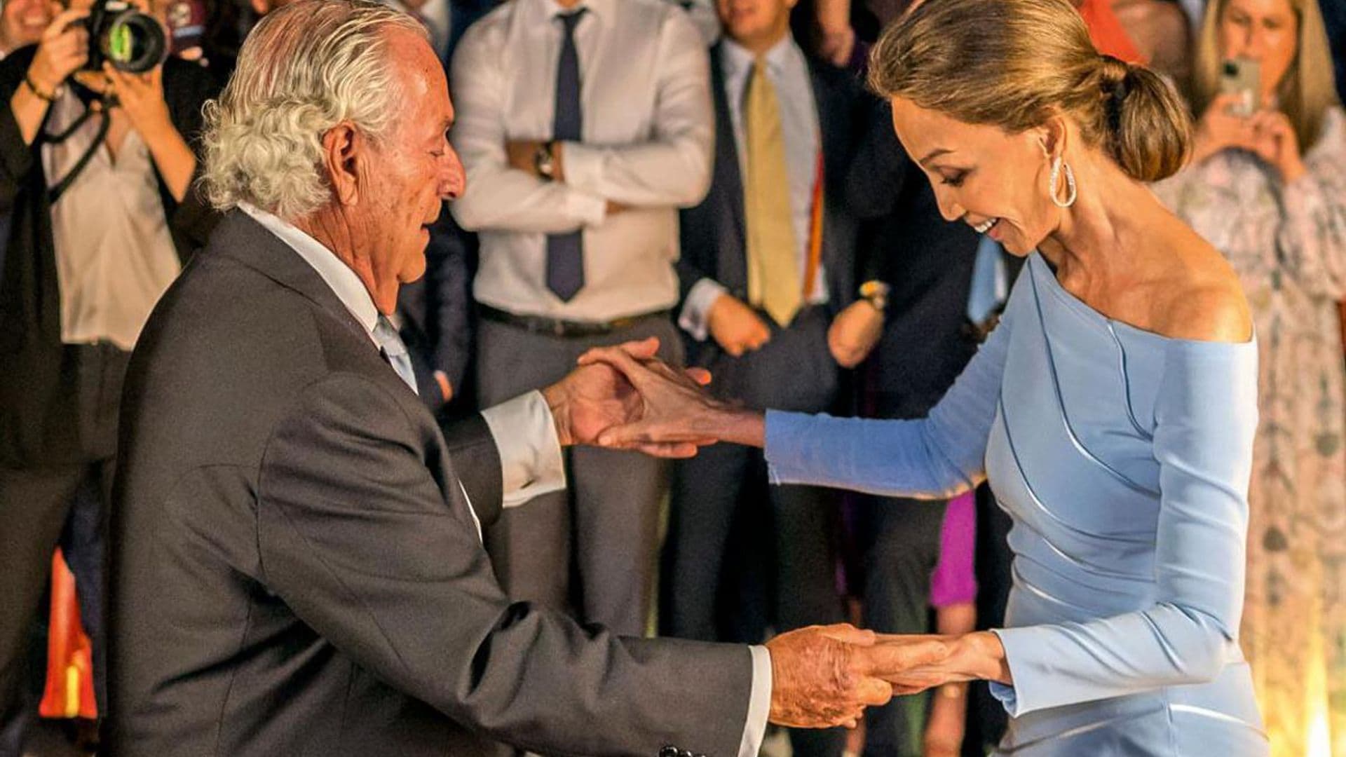 Isabel Preysler, la ‘reina’ de la pista de baile en la boda de su sobrino, Álvaro Castillejo