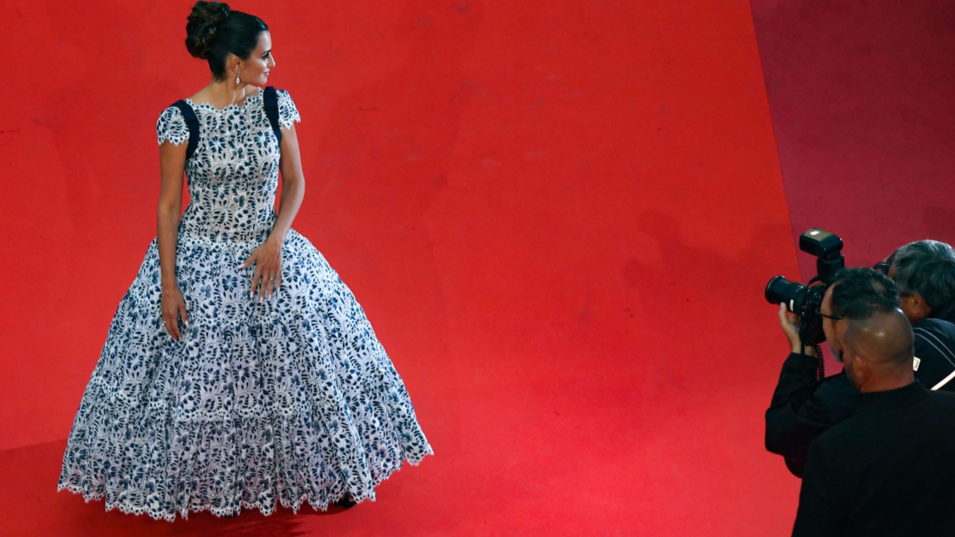 Penélope Cruz, reina de la alfombra roja en Cannes con un vestido de cuento de hadas