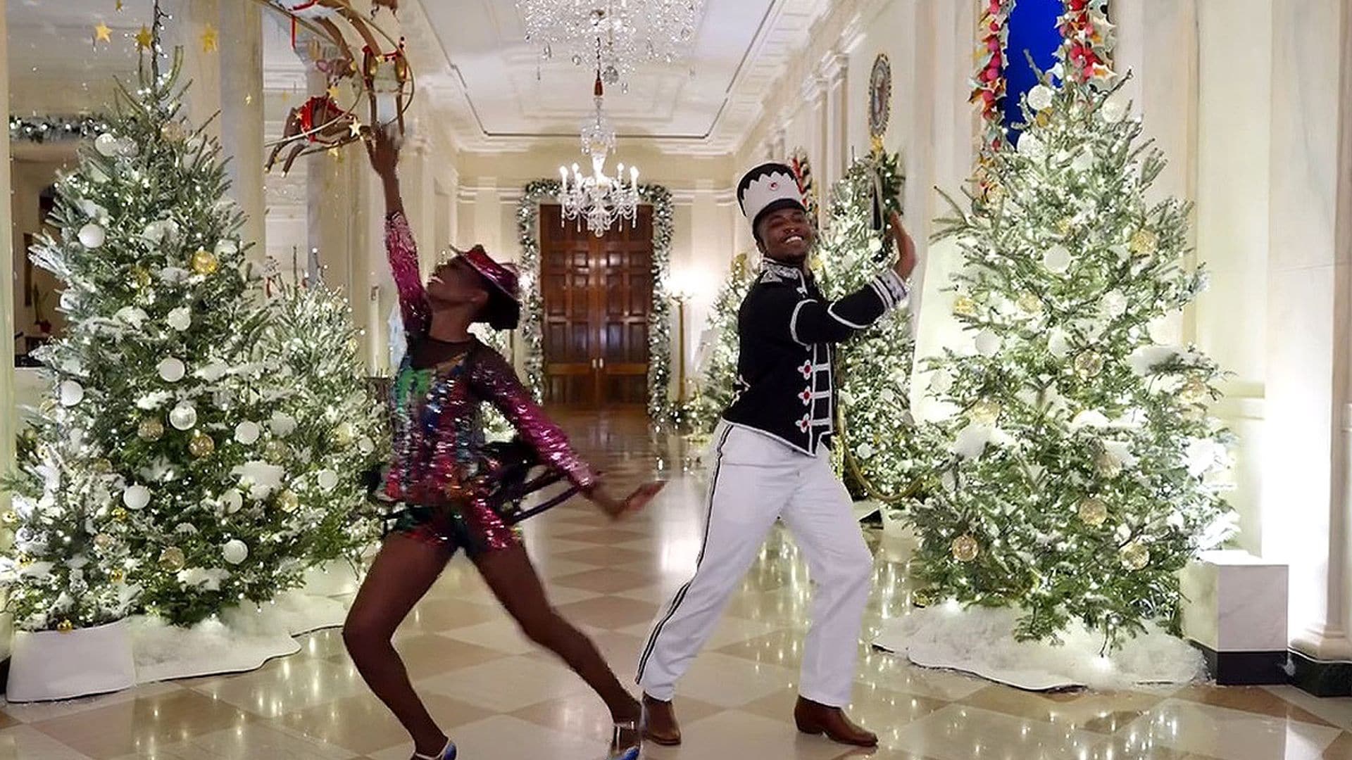 La Casa Blanca se convierte en un animado musical para dar la bienvenida a  la Navidad