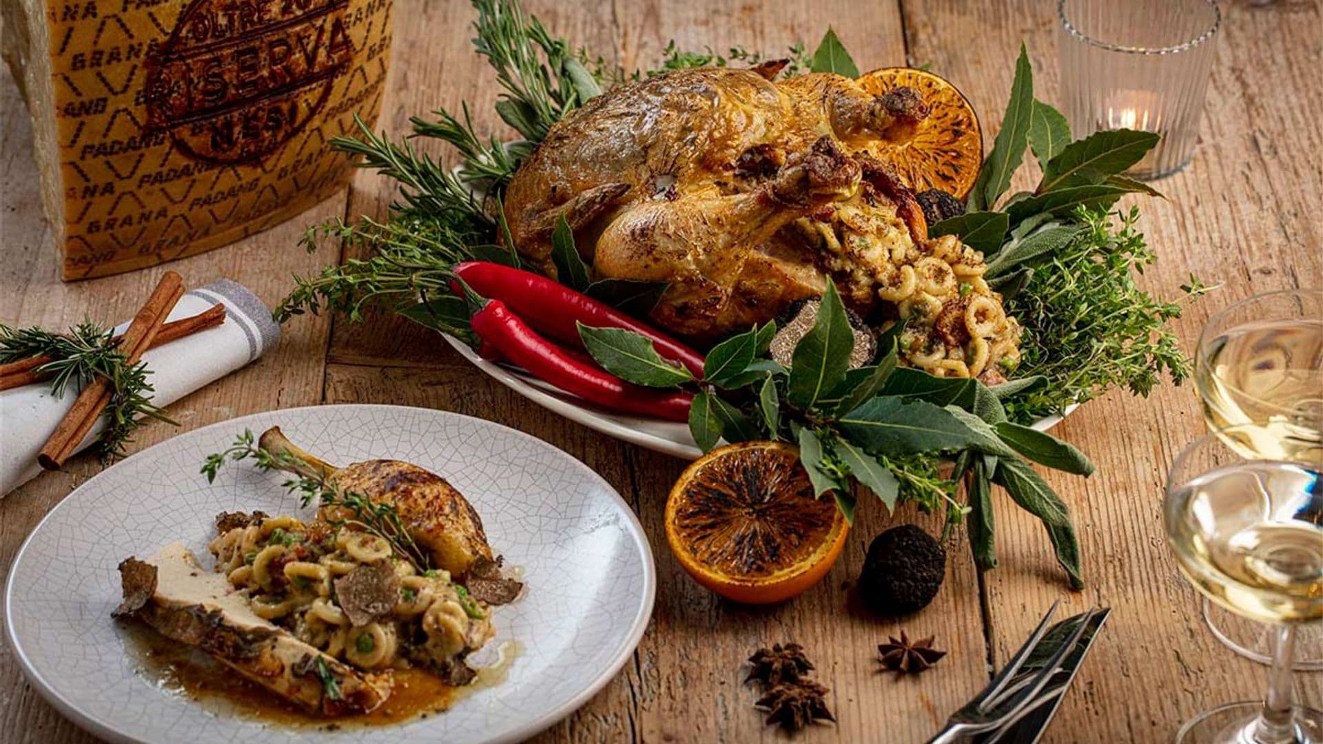 Capón al horno, relleno de pasta, guisantes, Grana Padano, salchicha y trufa