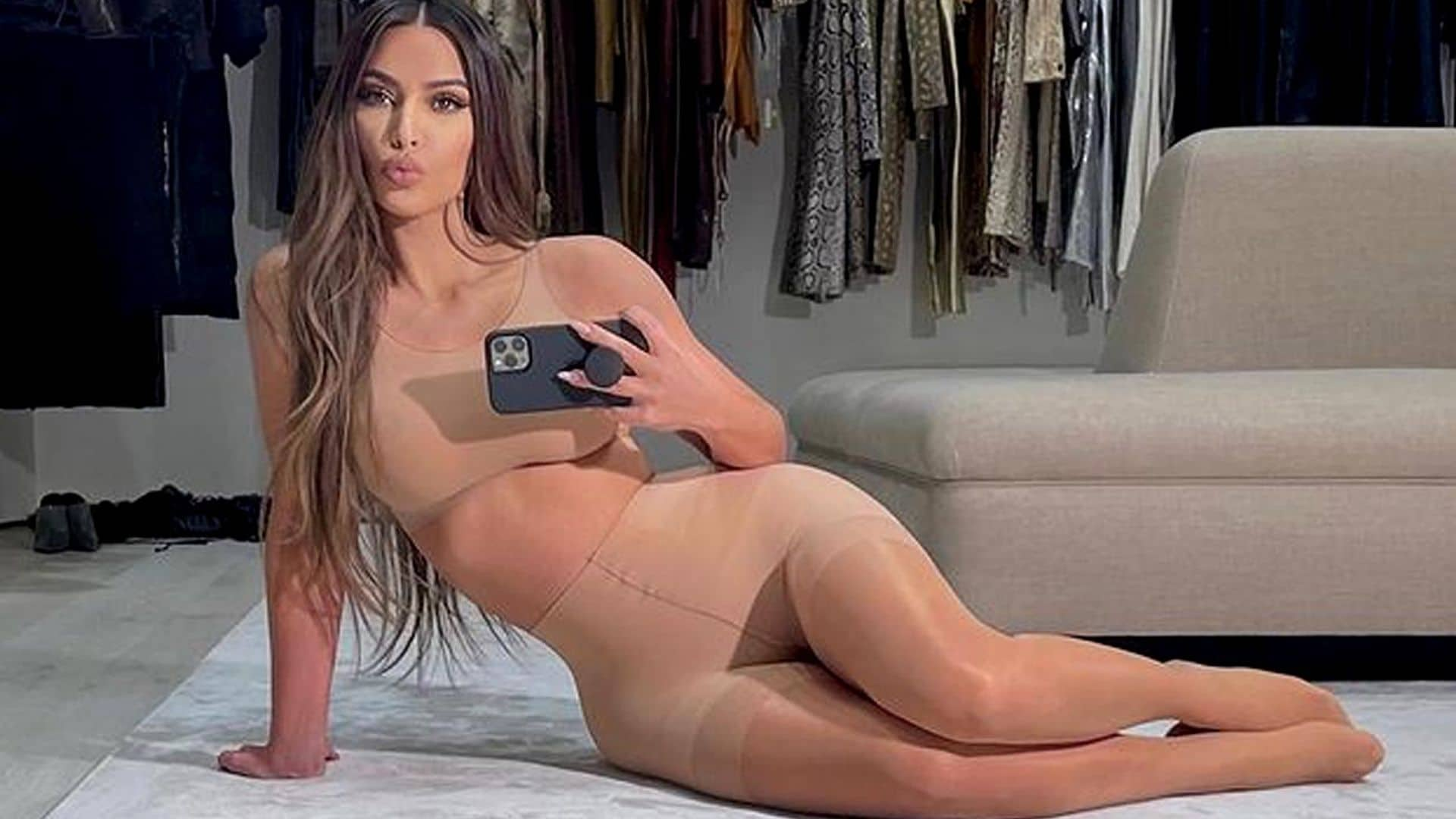 Kim Kardashian rompe todos los tópicos con su último posado en lencería