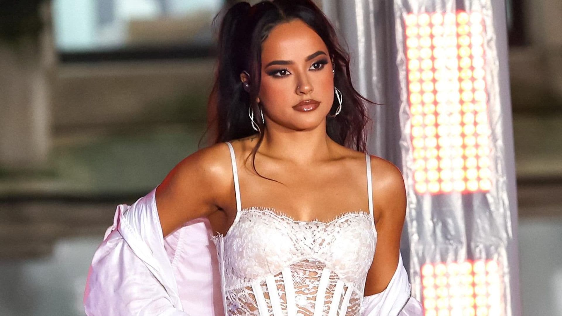 Becky G se sincera sobre su lucha contra la ansiedad: ‘El cuerpo lleva la cuenta de todo lo que vives’