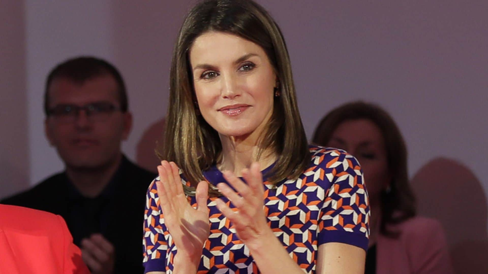 Doña Letizia sorprende: nuevo look y el estampado que faltaba en su vestidor