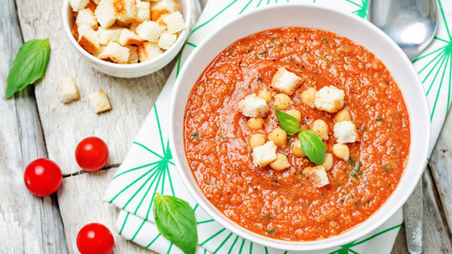 Sopa de tomates asados a la albahaca