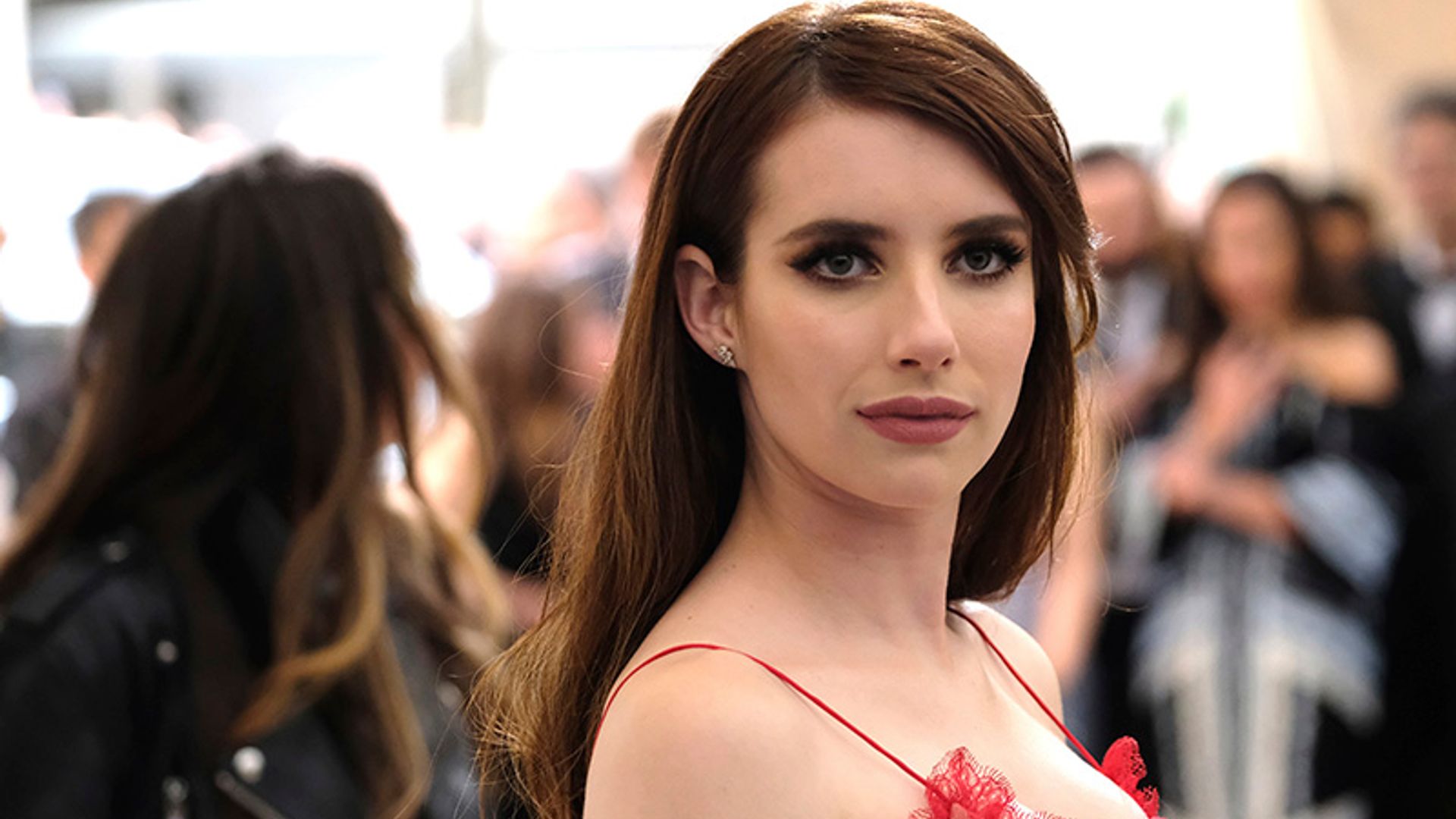 ¿Quieres cambiar la coloración de tu pelo? Fíjate cómo lo hace Emma Roberts