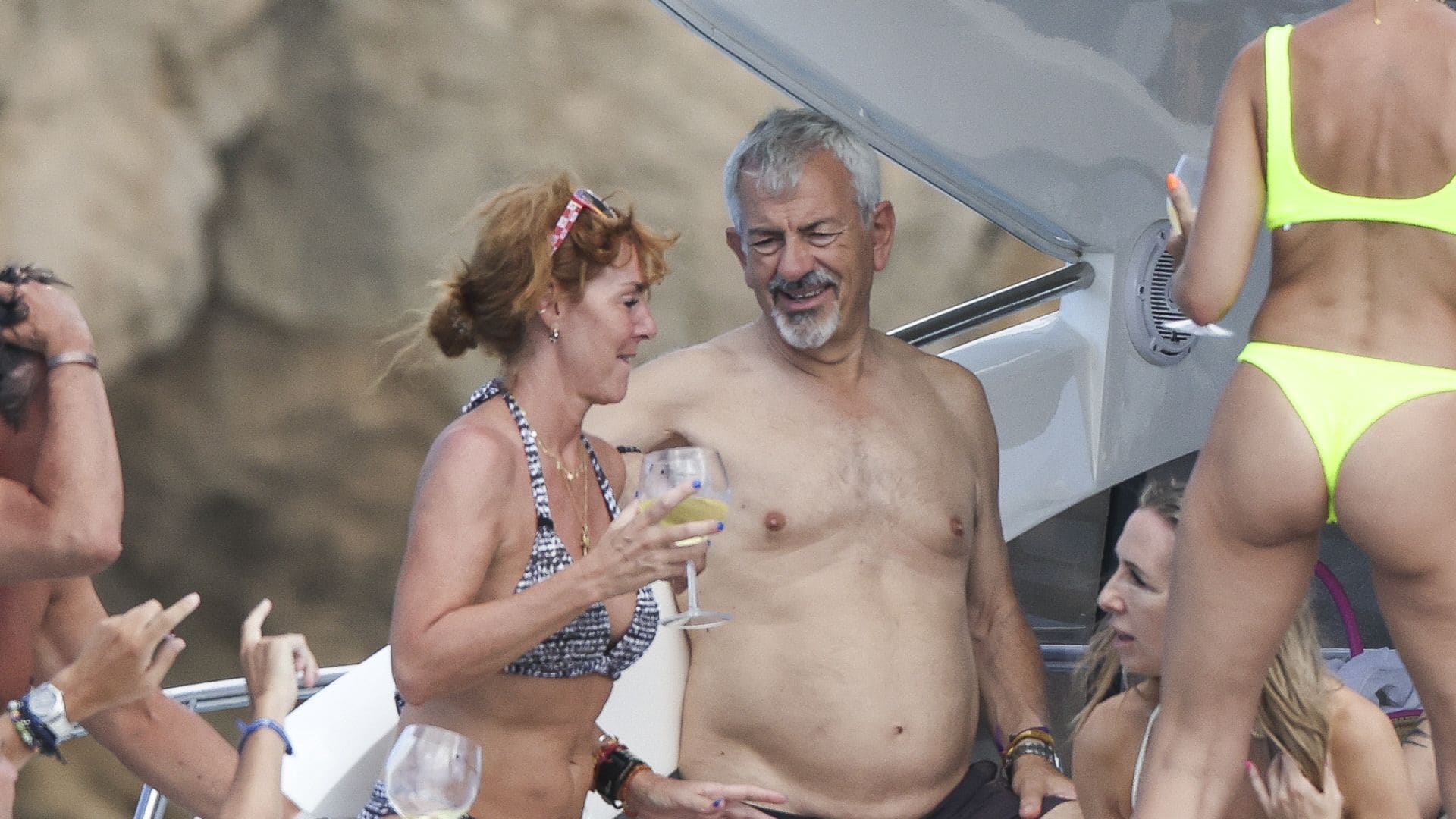 Las divertidas y románticas vacaciones de Carlos Sobera y su mujer Patricia Santamarina en Ibiza, ¡viento en popa y a toda vela!