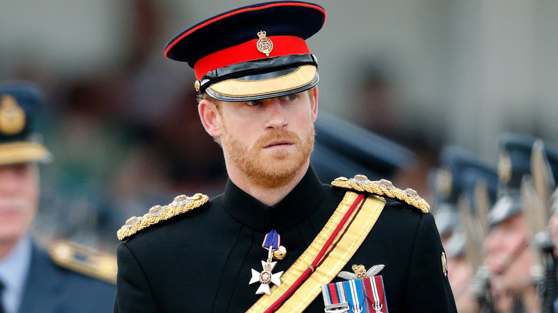 El Palacio rectifica: el príncipe Harry podrá vestir el uniforme militar en la vigilia en honor a Isabel II