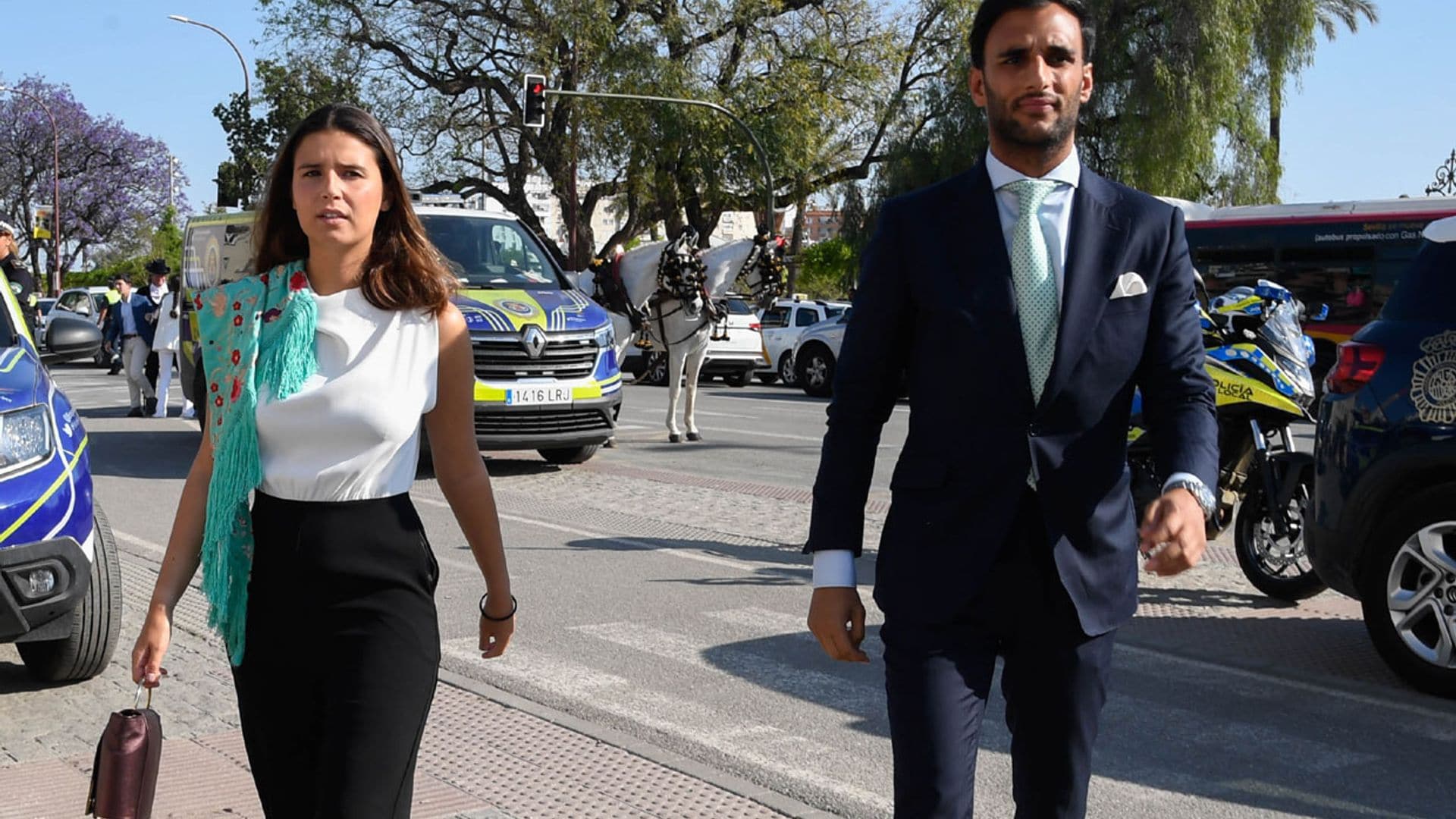 Cayetana Rivera y Manuel Vega, cada vez más unidos, disfrutan de los toros junto a otros rostros conocidos