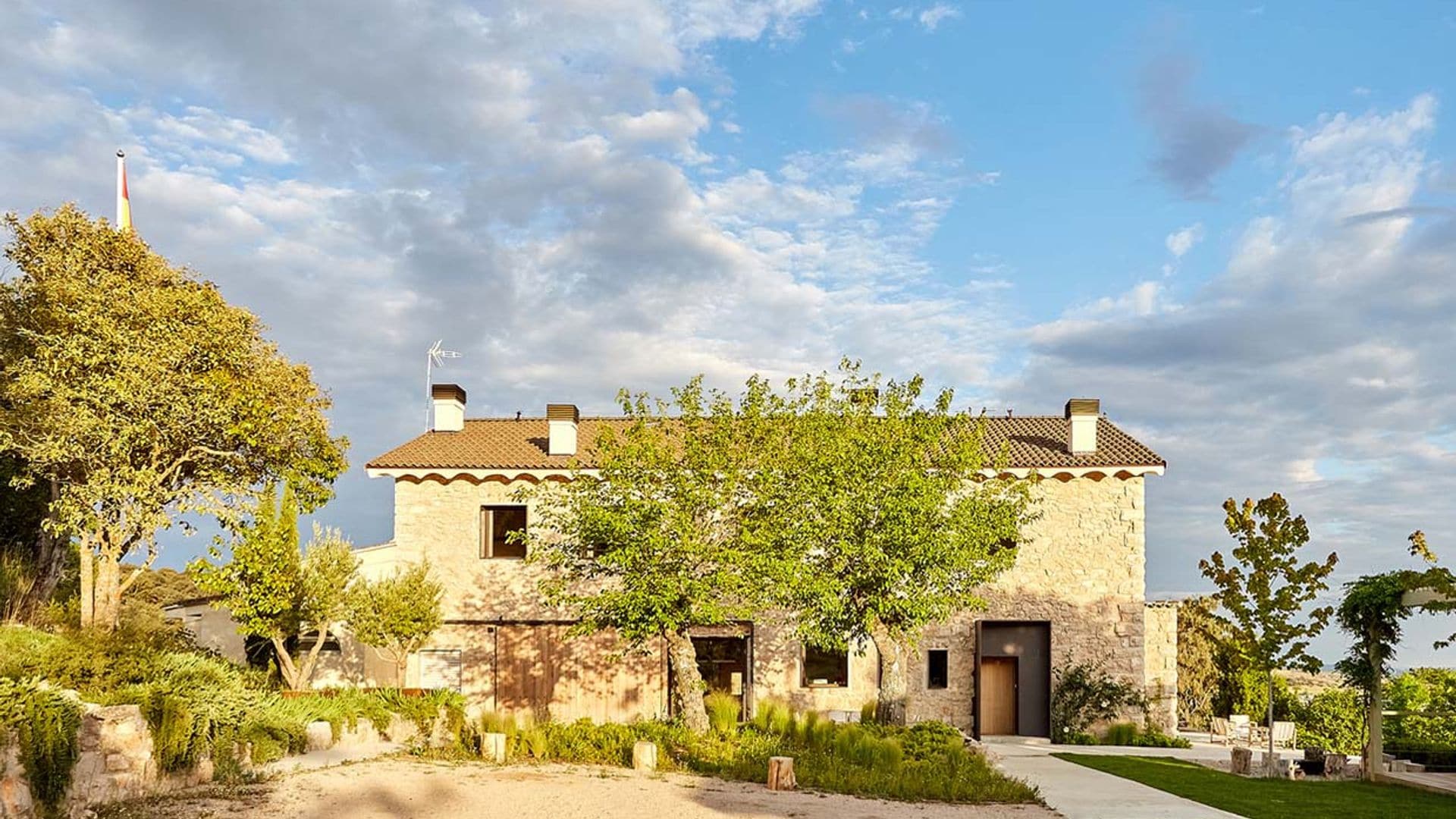 Una casa de piedra remodelada: así se actualiza el estilo rústico