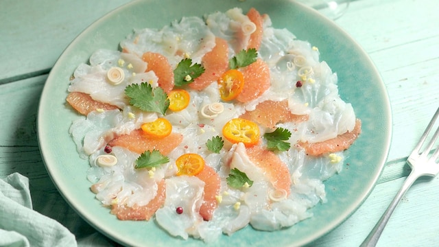 carpaccio de bacalao pomelo y kumquat