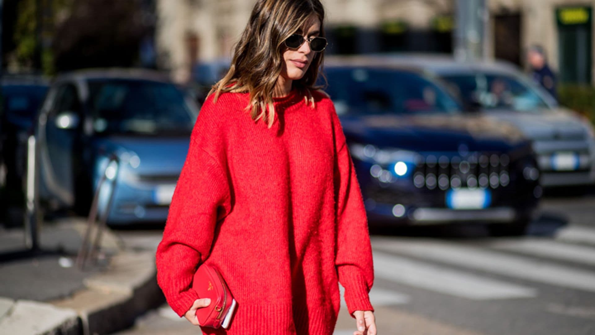 La nueva obsesión del 'street style': el 'total look' rojo incendia la calle y la pasarela