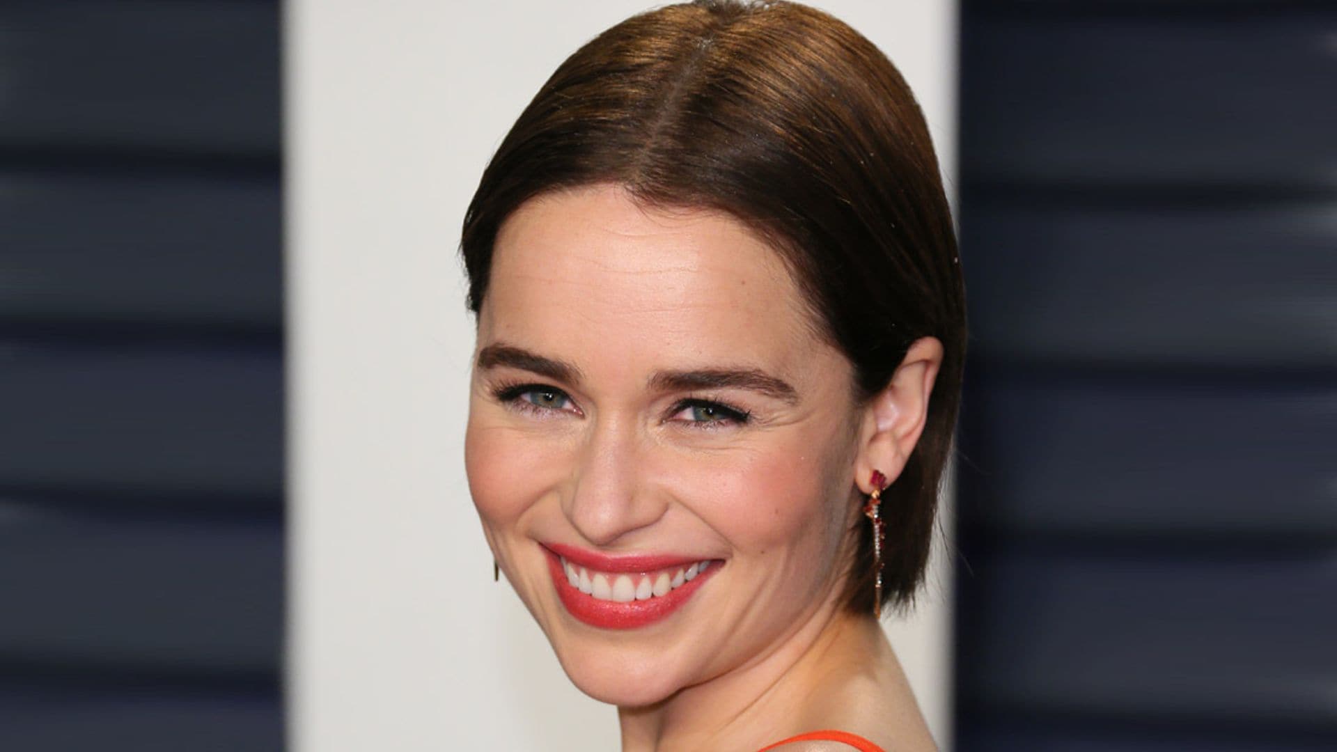 Emilia Clarke, el otro sorprendente cambio de 'look' en los Oscar