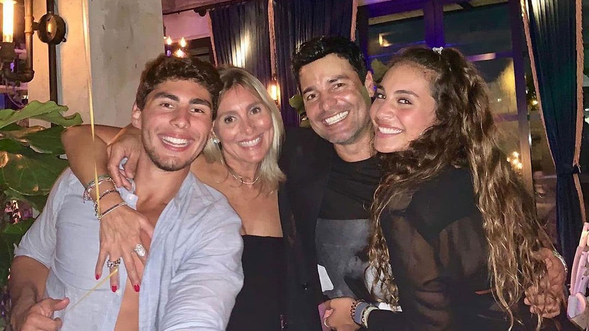 Casado durante más de treinta años y con dos hijos emprendedores: conoce a la familia de Chayanne