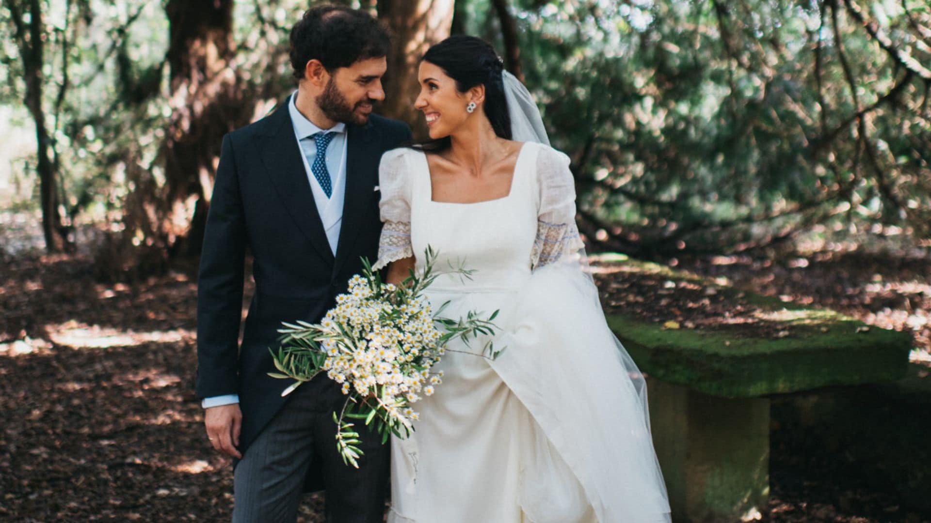 Un vestido de novia lleno de detalles 'vintage' para Teresa, la madrileña que se casó en Asturias