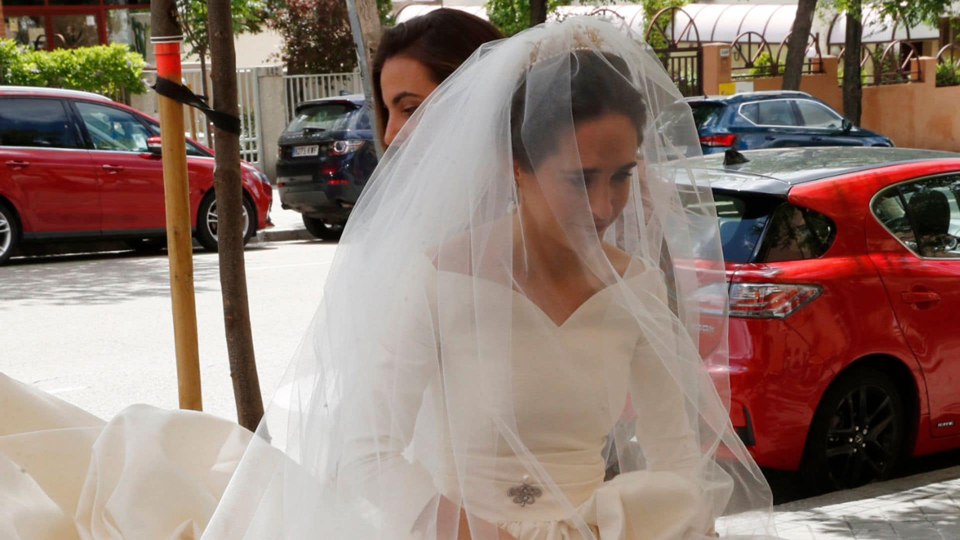 El elegante vestido 'royal' de Mónica Remartínez para su boda con Ricardo Gómez-Acebo Botín