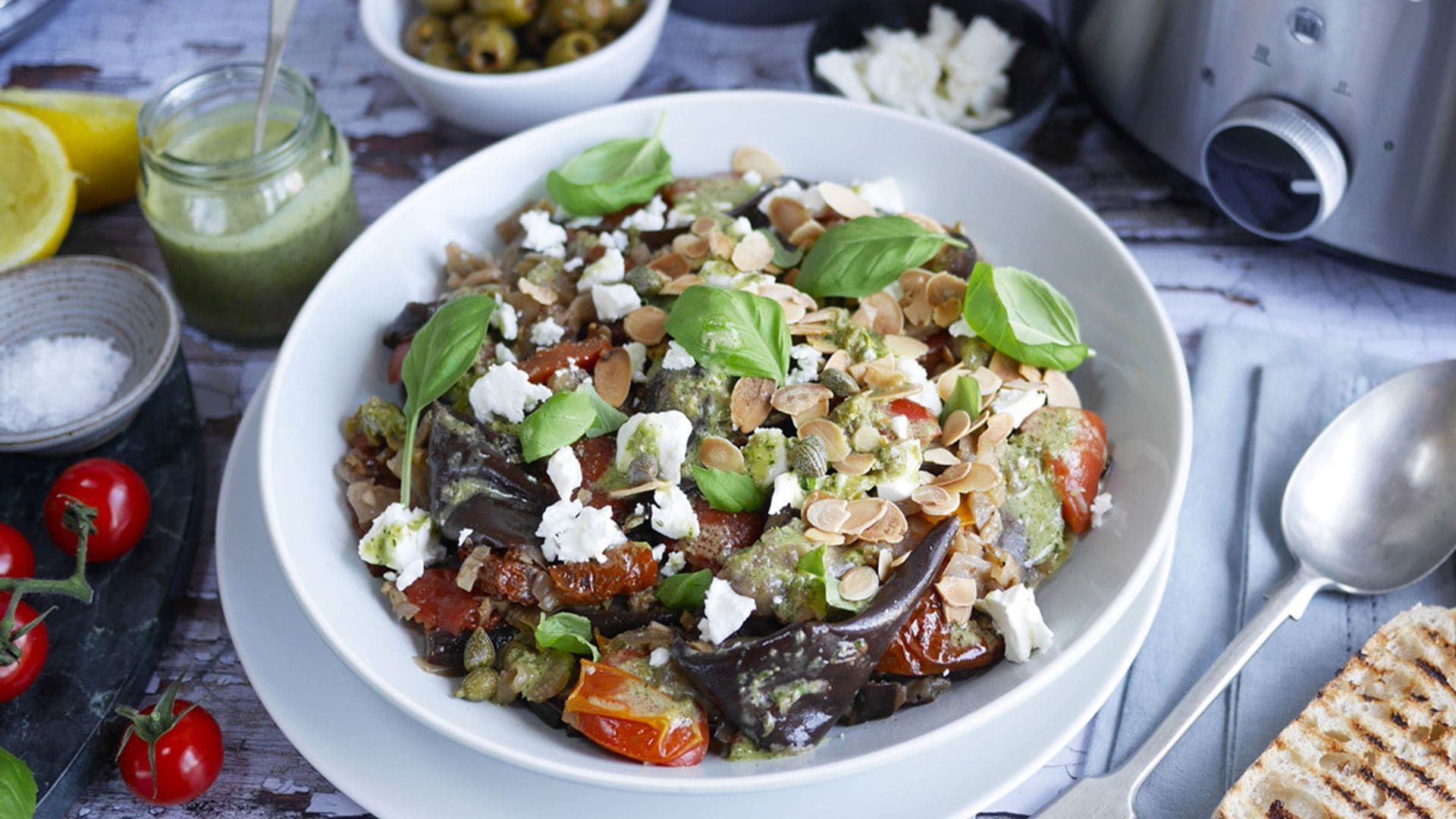 Ensalada tibia de berenjenas con feta