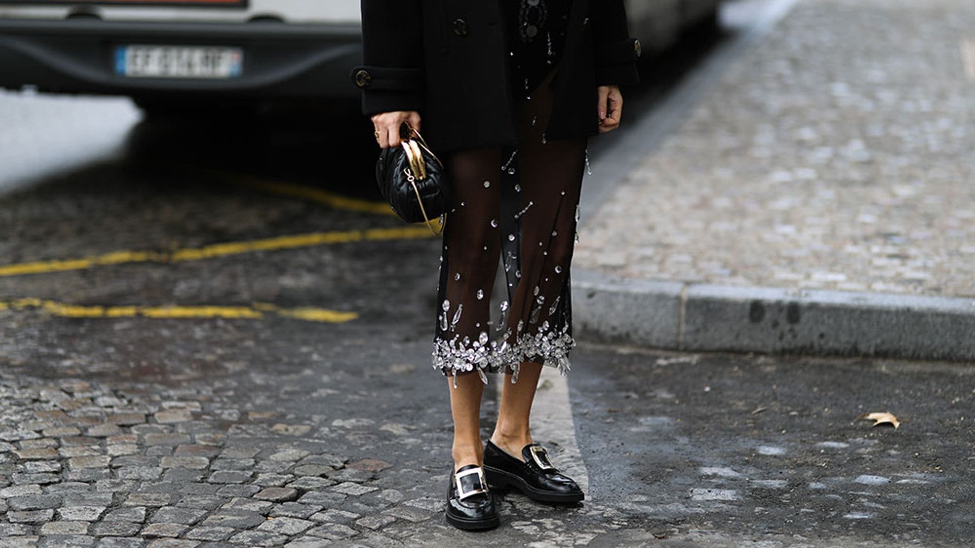 Merceditas de terciopelo, mocasines y otras alternativas a los tacones para un look de fiesta cómodo