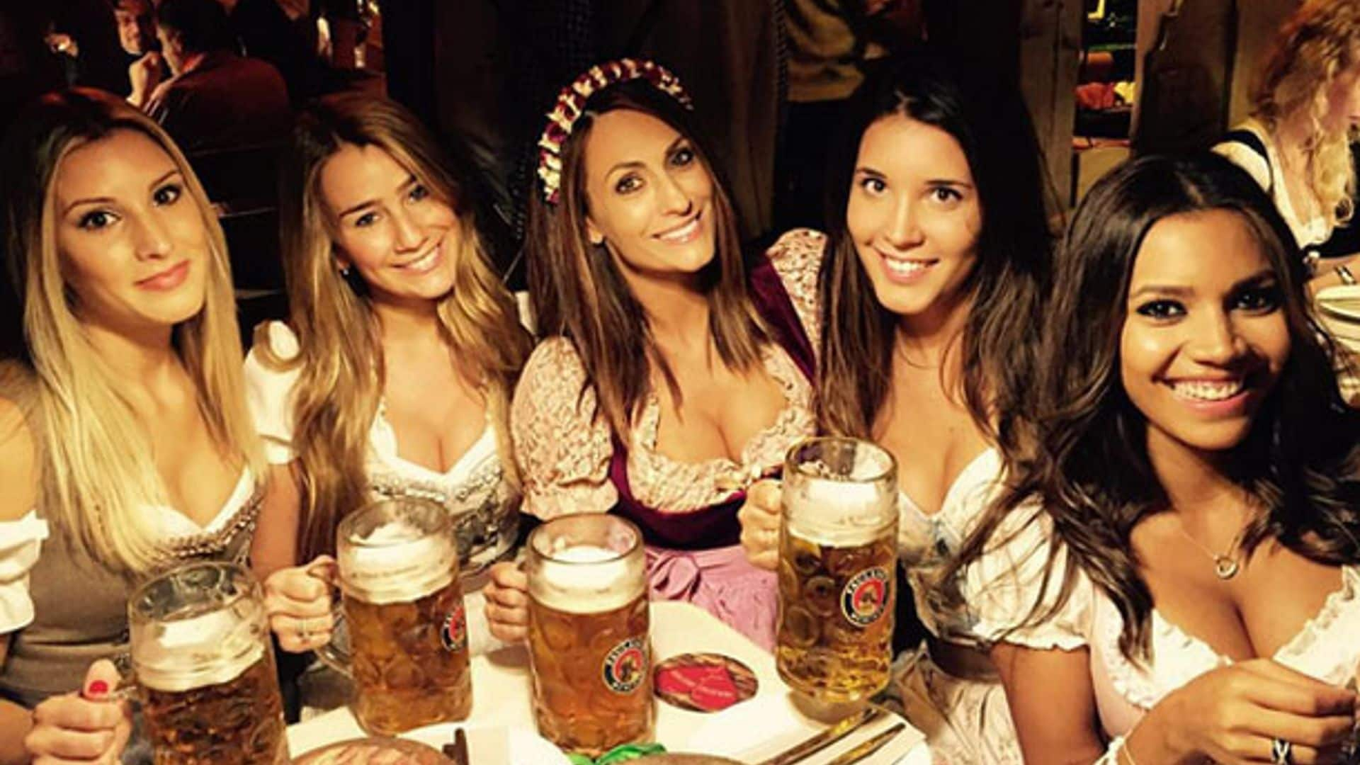 Nagore Aranburu, Pep Guardiola y las WAG's del Bayern, un brindis al más puro estilo Oktoberfest