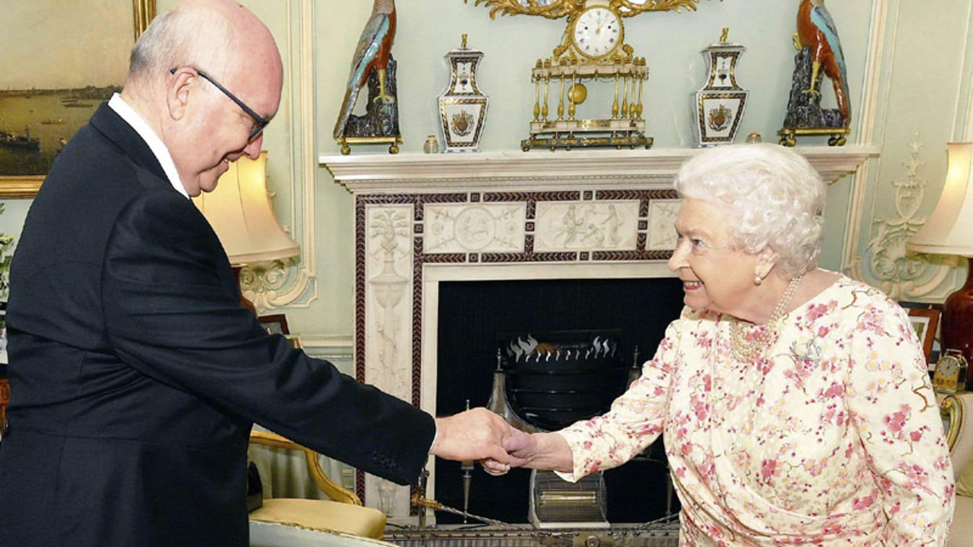 La inesperada foto de los Reyes de España que tiene Isabel II en el Palacio de Buckingham