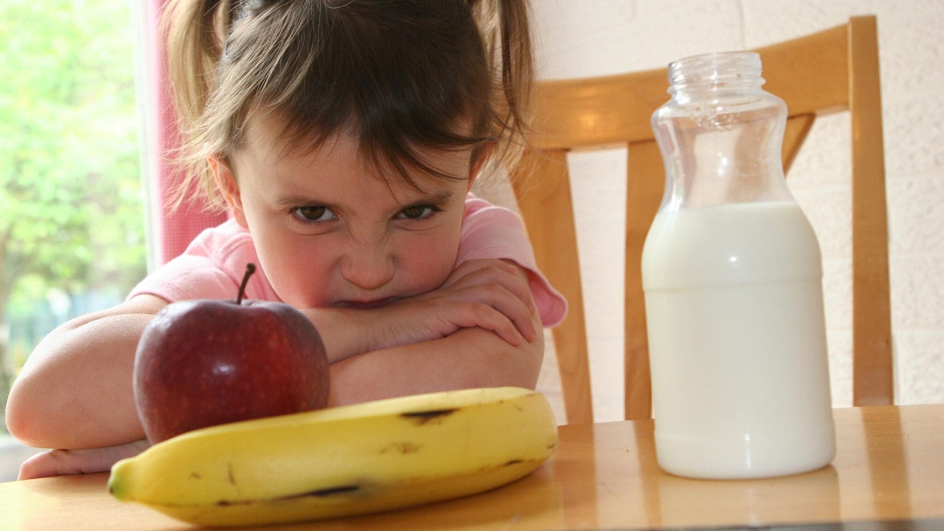 Los riesgos para la salud de los niños que no comen fruta a diario, en datos