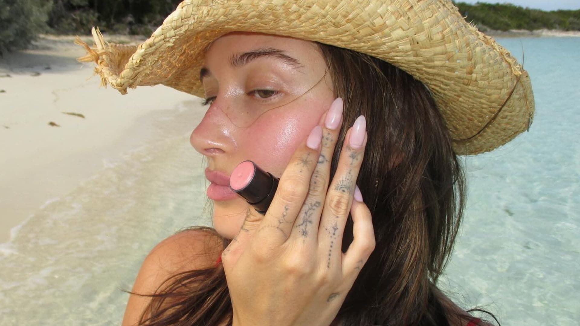 ‘Blush nails’: la manicura minimalista más bonita y femenina que adora Hailey Bieber