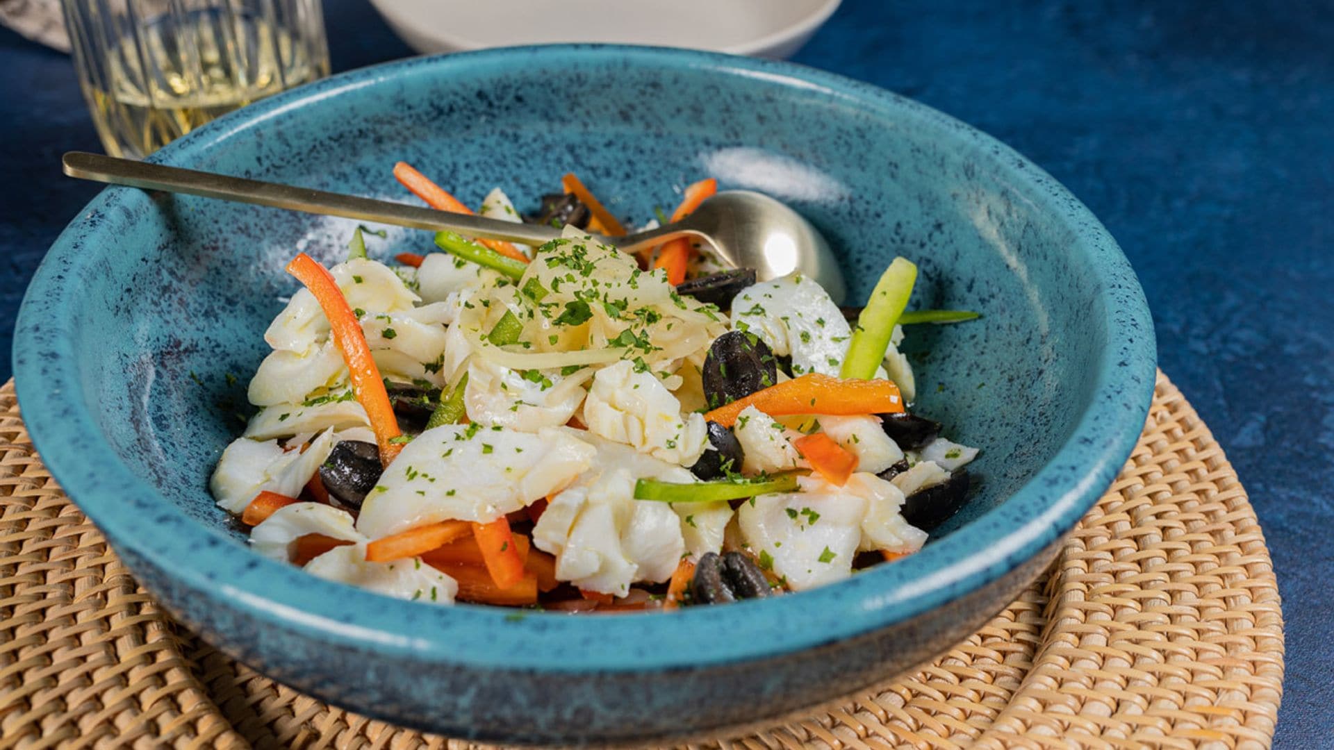 Ceviche templado de lascas de skrei noruego