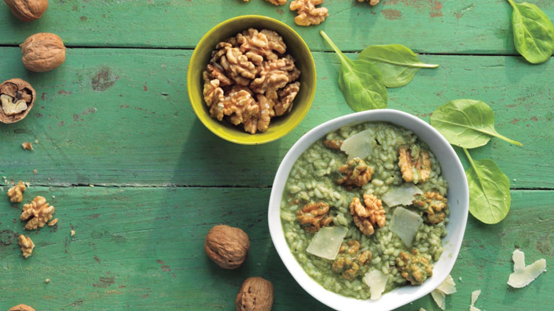 'Risotto' verde de espinacas con nueces y parmesano