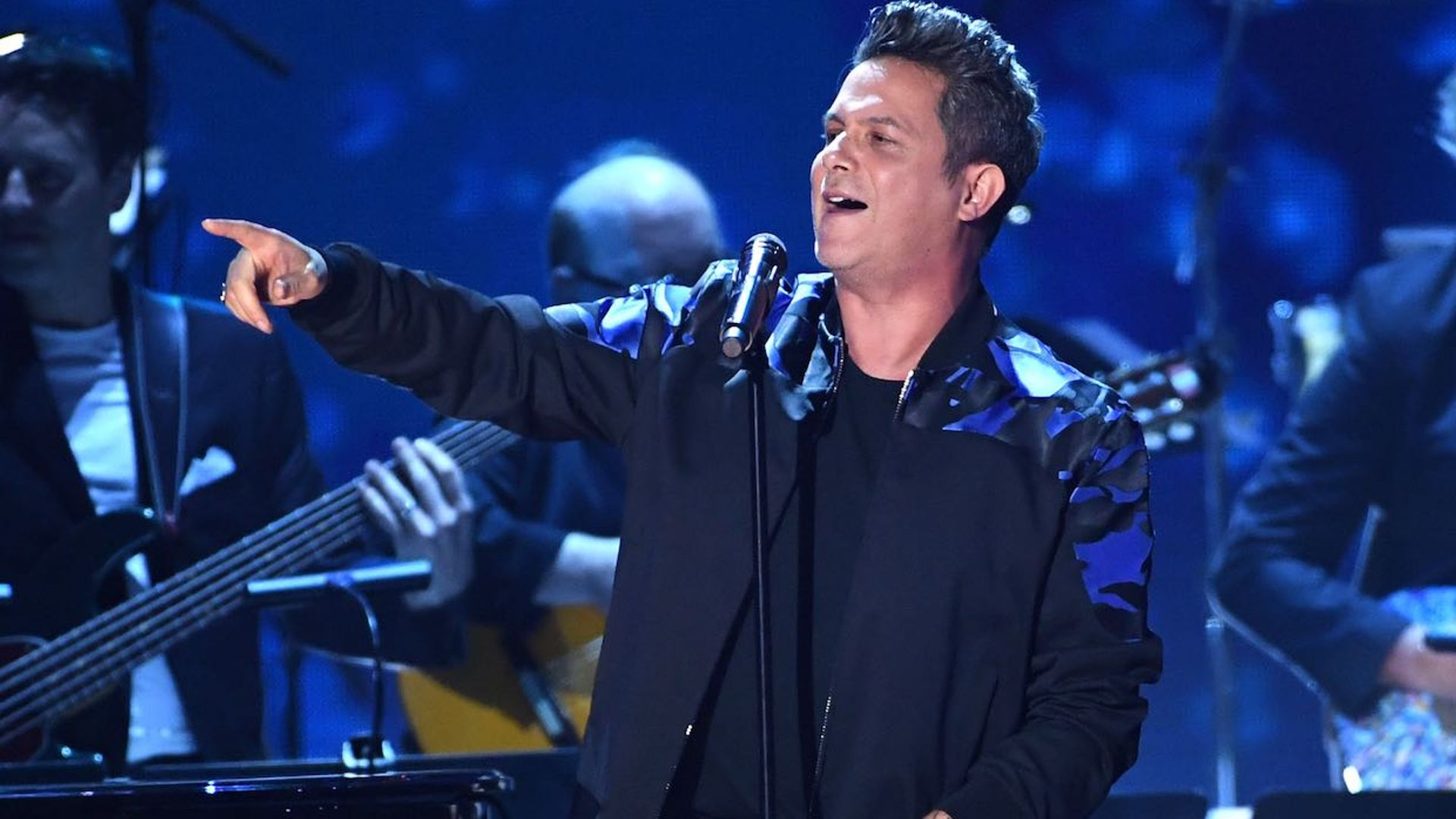 Alejandro Sanz cierra su 'trato' más especial en su nuevo videoclip