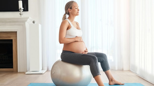 las mejores posturas para tener un parto mejor