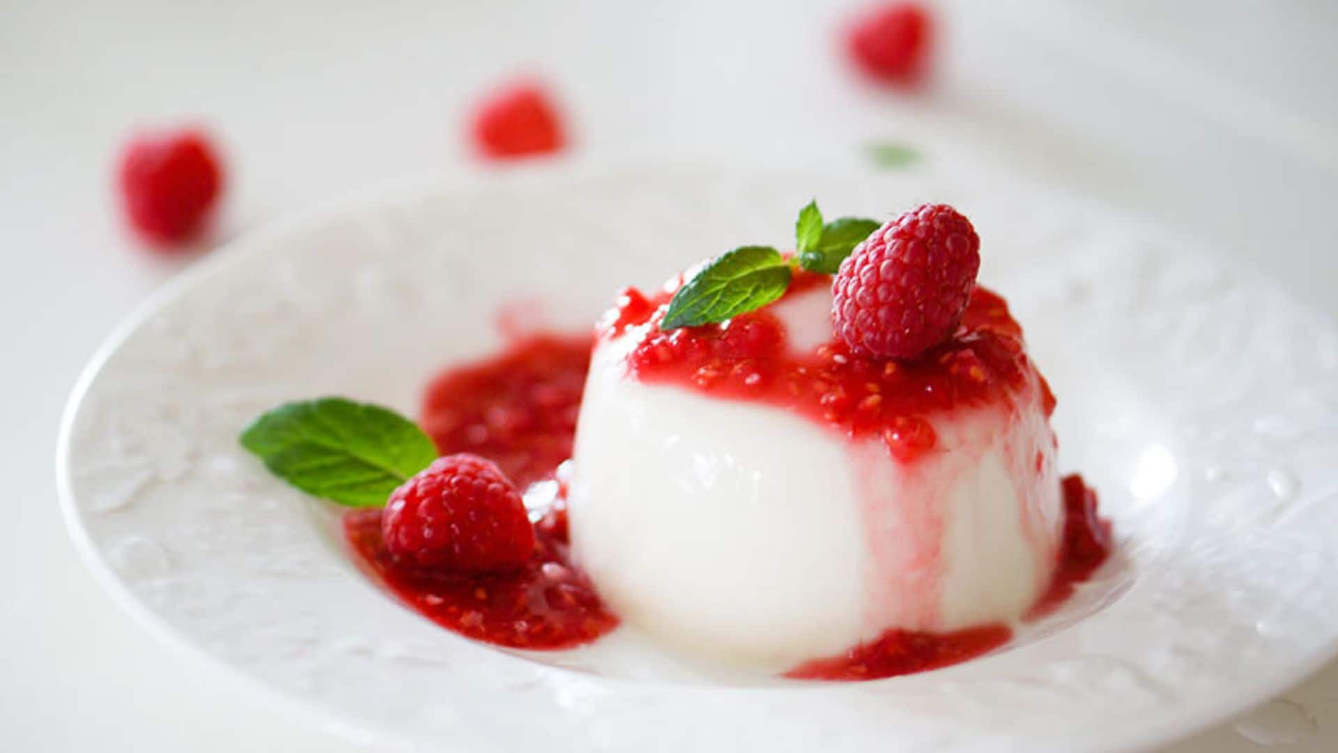 'Panna cotta'  con frambuesas