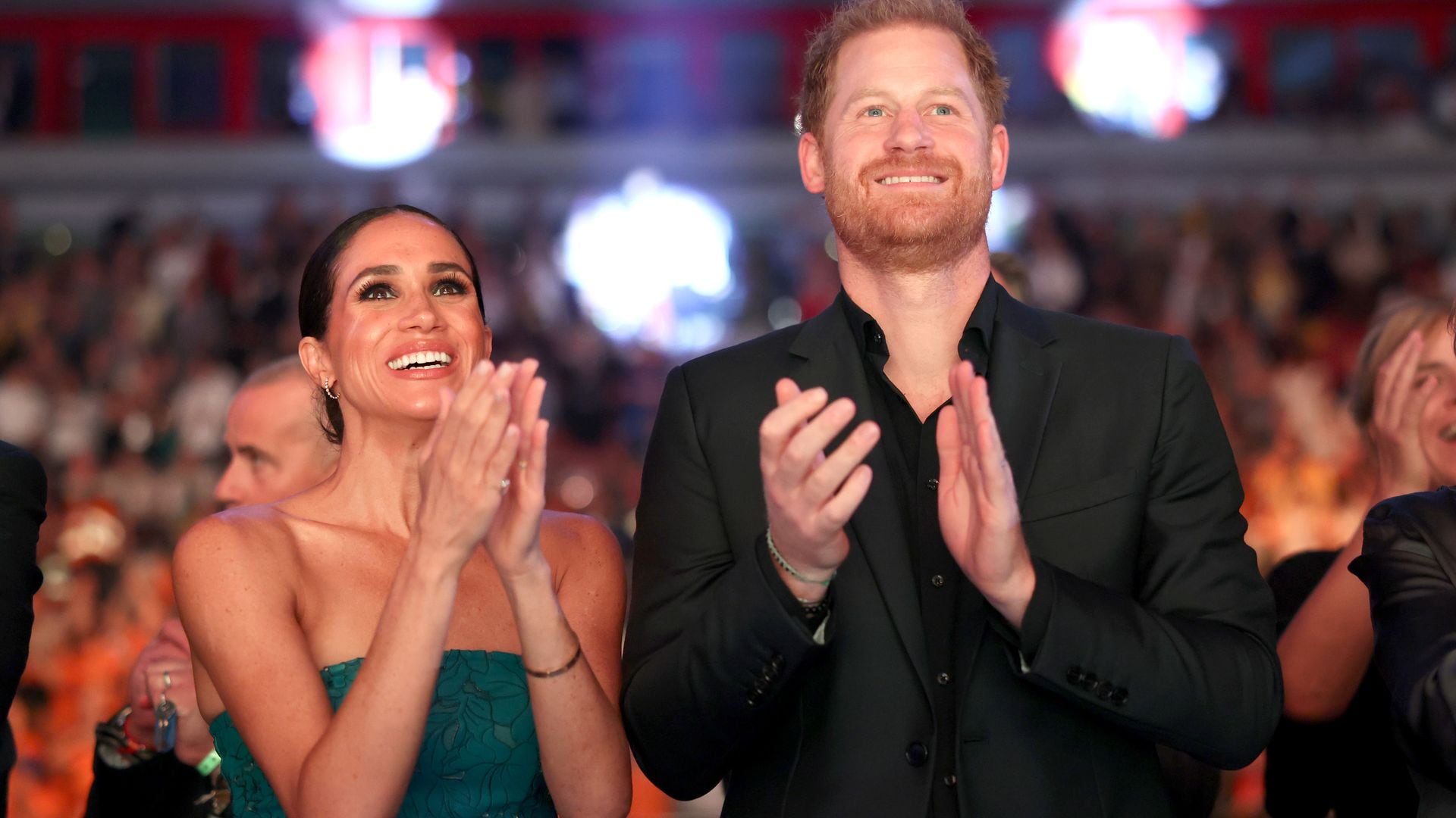 Meghan Markle y el príncipe Harry se unen a Katy Perry y Orlando Bloom en una divertida tradición navideña