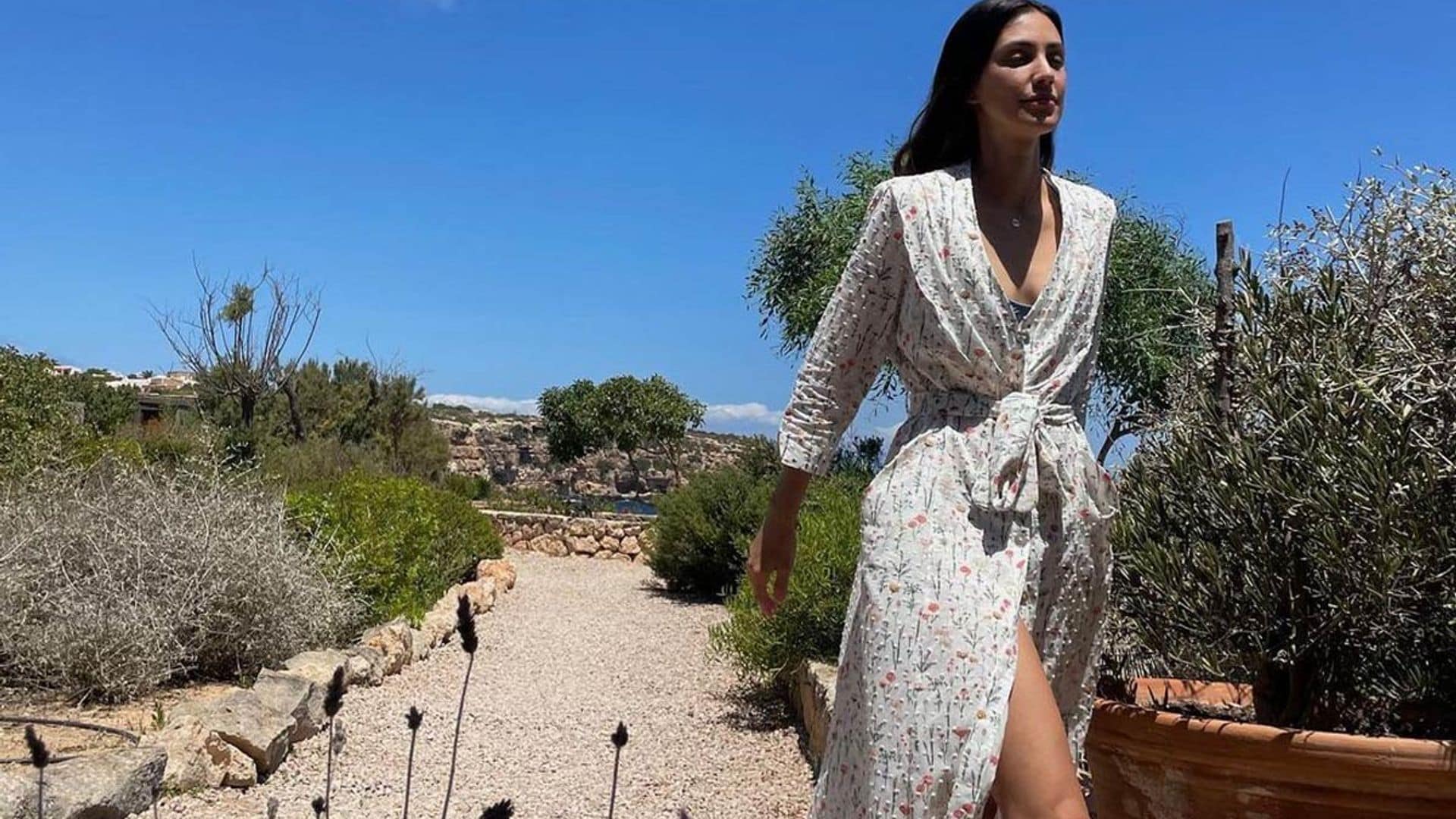 Sassa de Osma lo confirma: el vestido más elegante del verano es... ¡una bata!