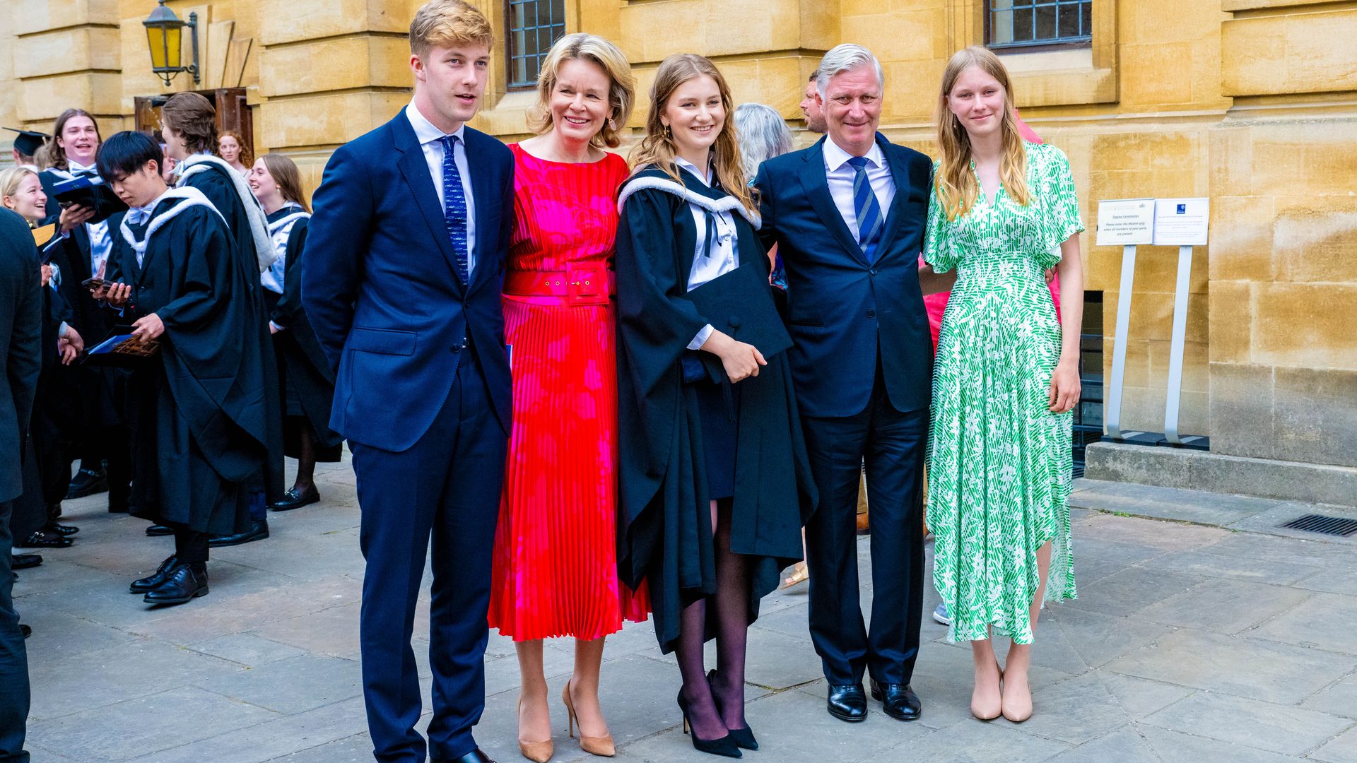 La Familia Real de Bélgica en Oxford por la graduación de la princesa Elisabeth