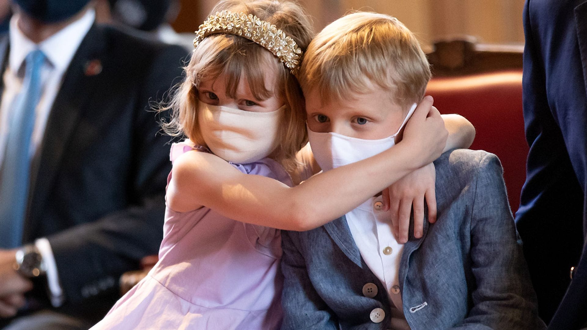 ¡Nada como el amor de un hermano! Jacques y Gabriella de Mónaco, todo abrazos en su último evento