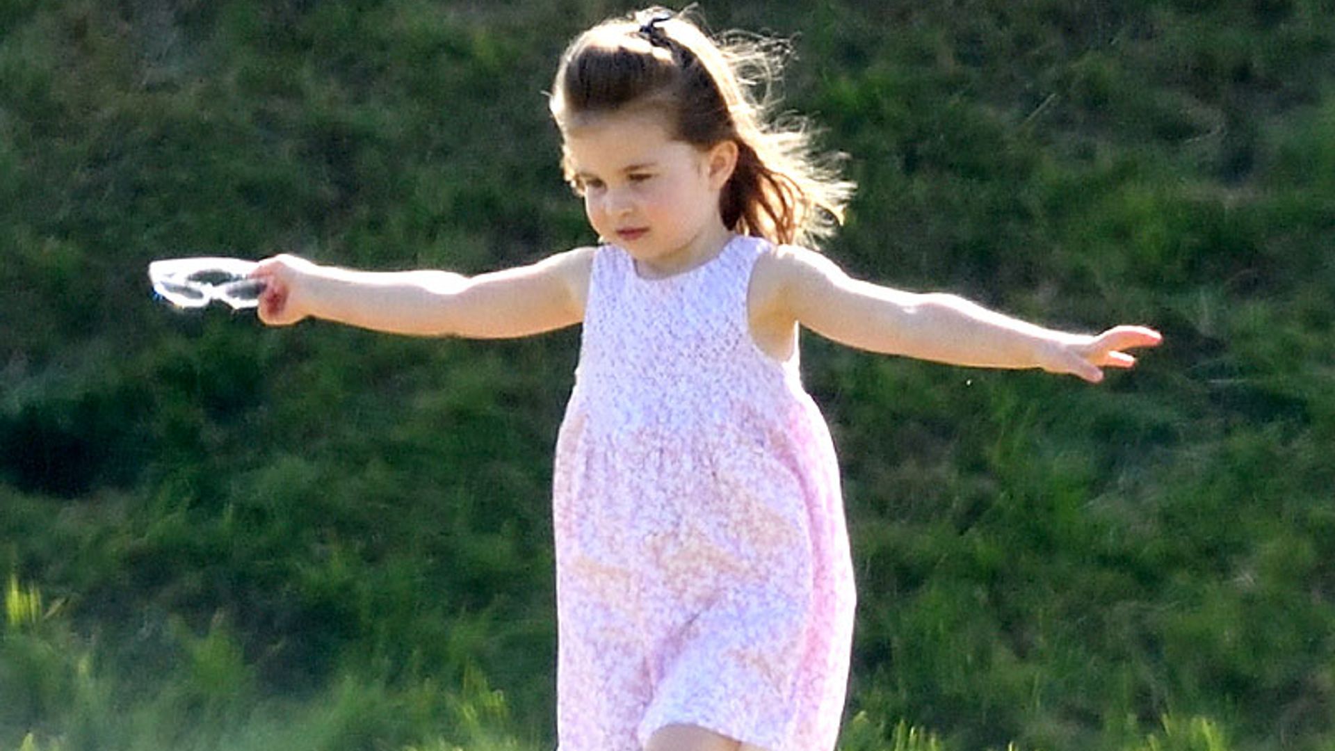 La princesa Charlotte se suma a su hermano George en sus clases de ballet