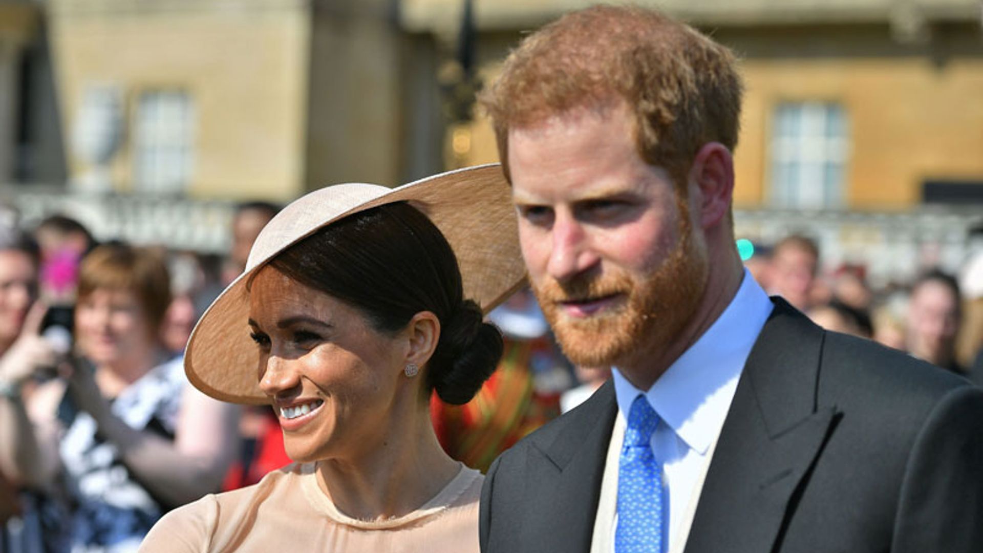 El contratiempo del príncipe Harry durante su discurso que ha hecho que Meghan no pueda evitar la risa