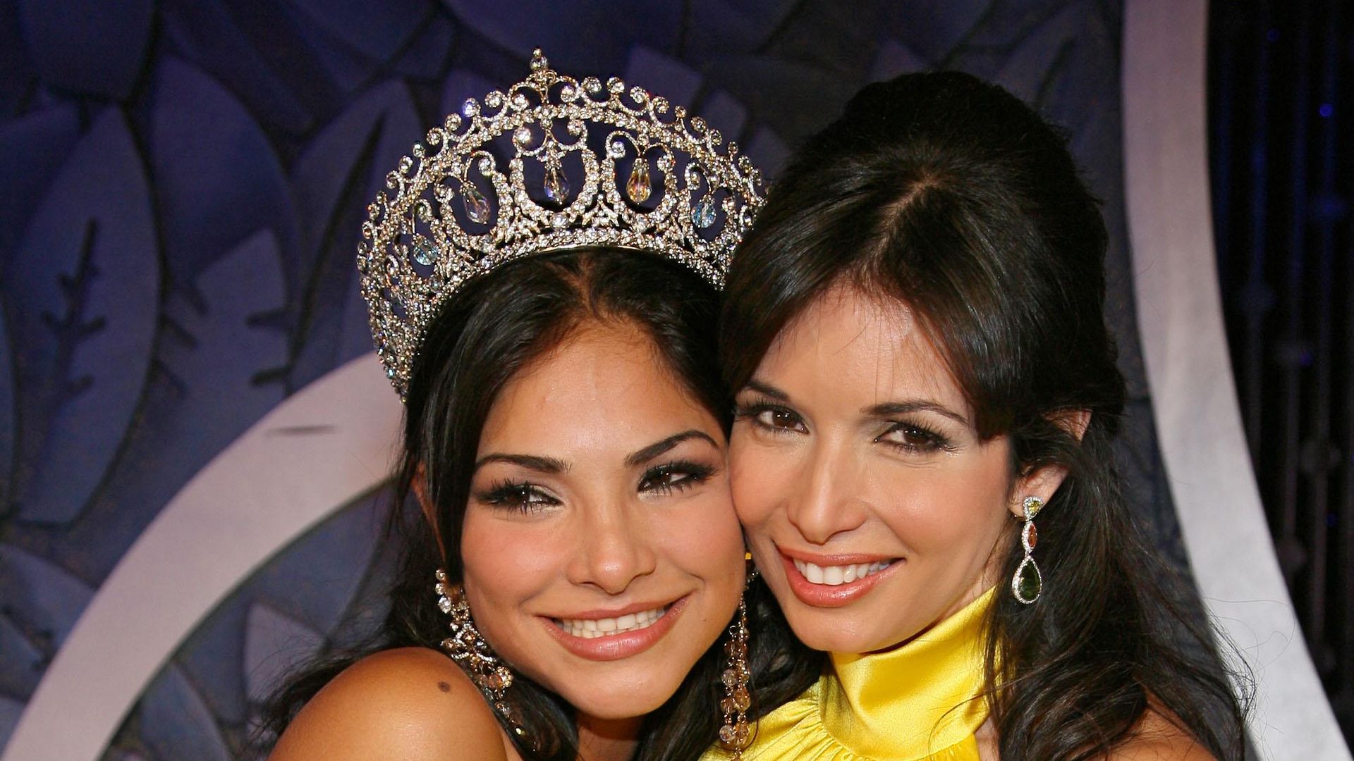 ¡Como hermanas! Alejandra Espinoza y Giselle Blondet coinciden con el mismo look