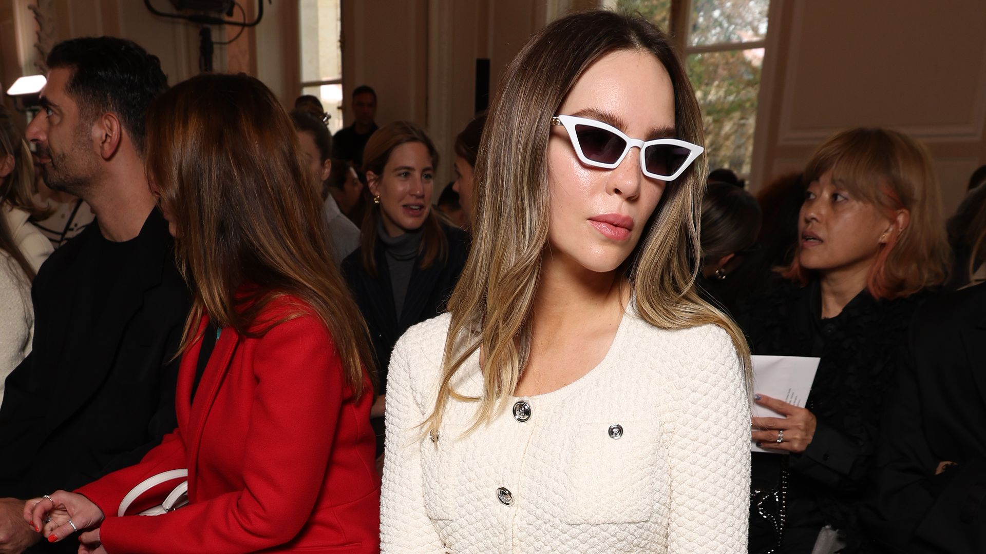 Belinda conquista con su estilo durante Paris Fashion Week