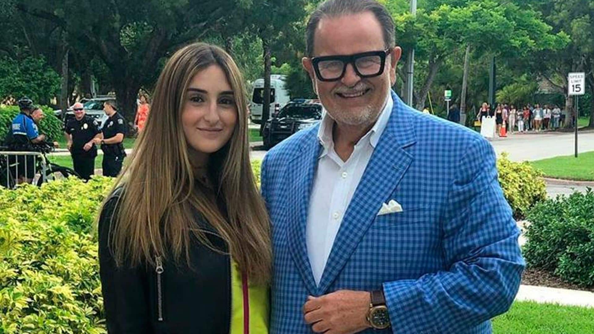 Raúl de Molina interrumpió la clase virtual de su hija Mia y ella reaccionó con un zapato