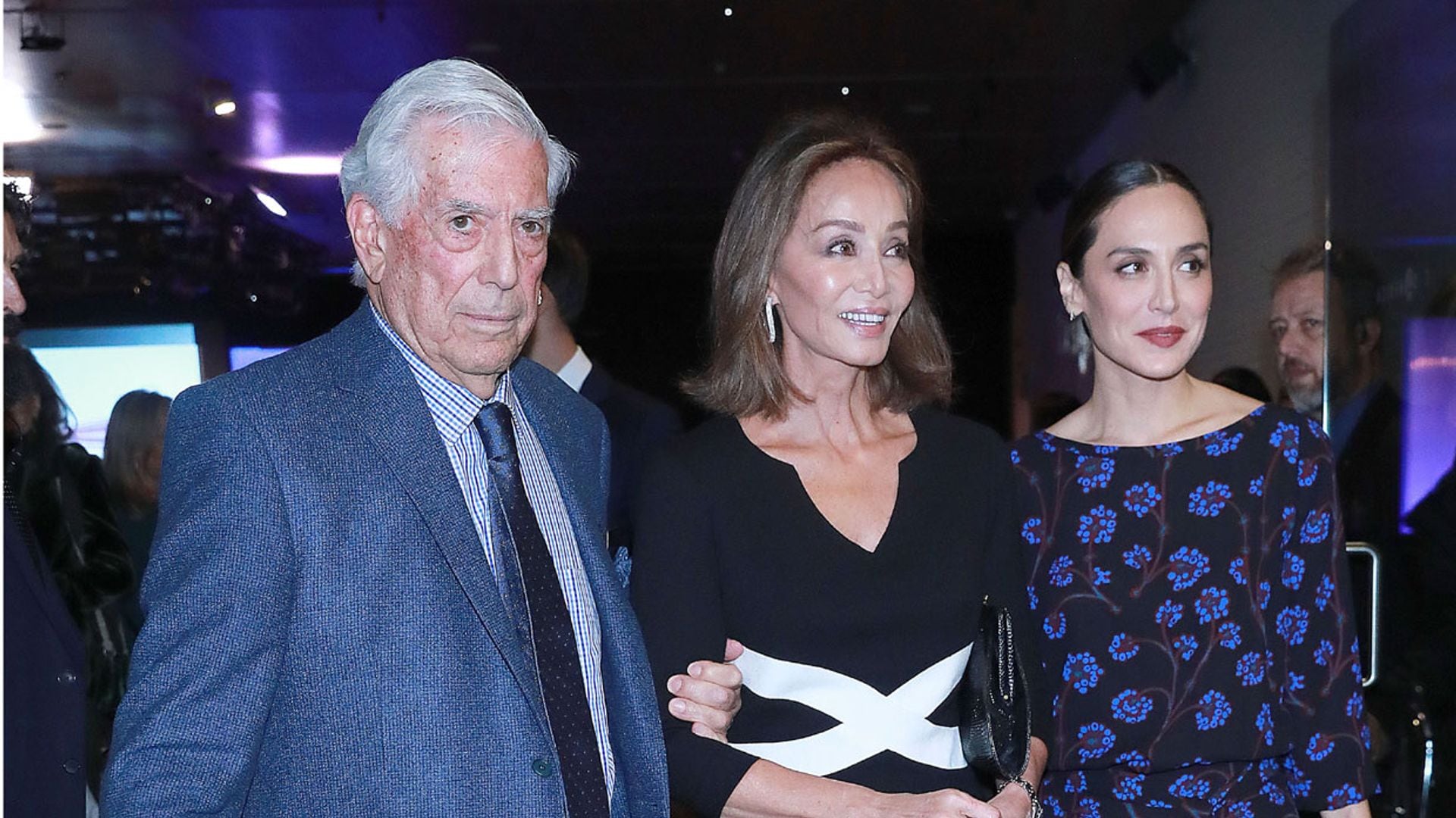 Mario Vargas Llosa presenta su nuevo libro arropado por Isabel Preysler, Tamara Falcó y su hija Morgana