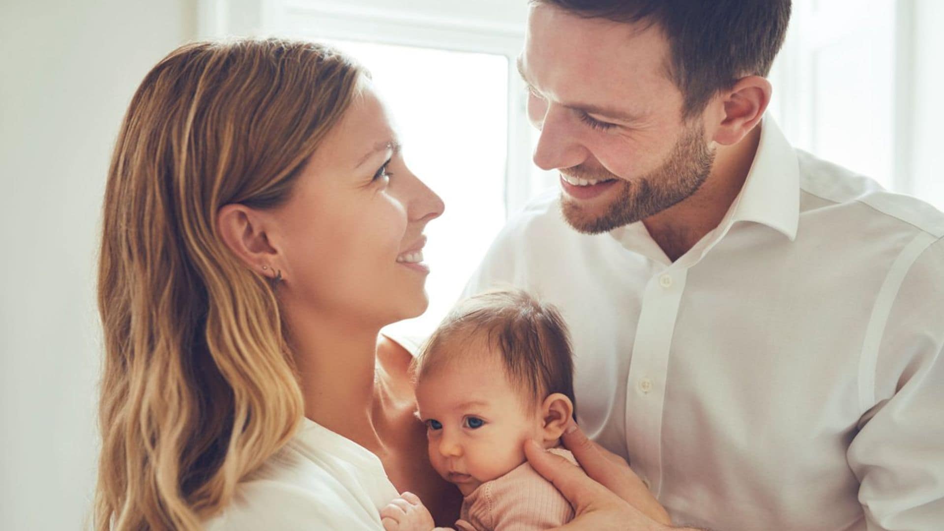 Estos son todos los trámites que tienes que hacer cuando nace tu hijo