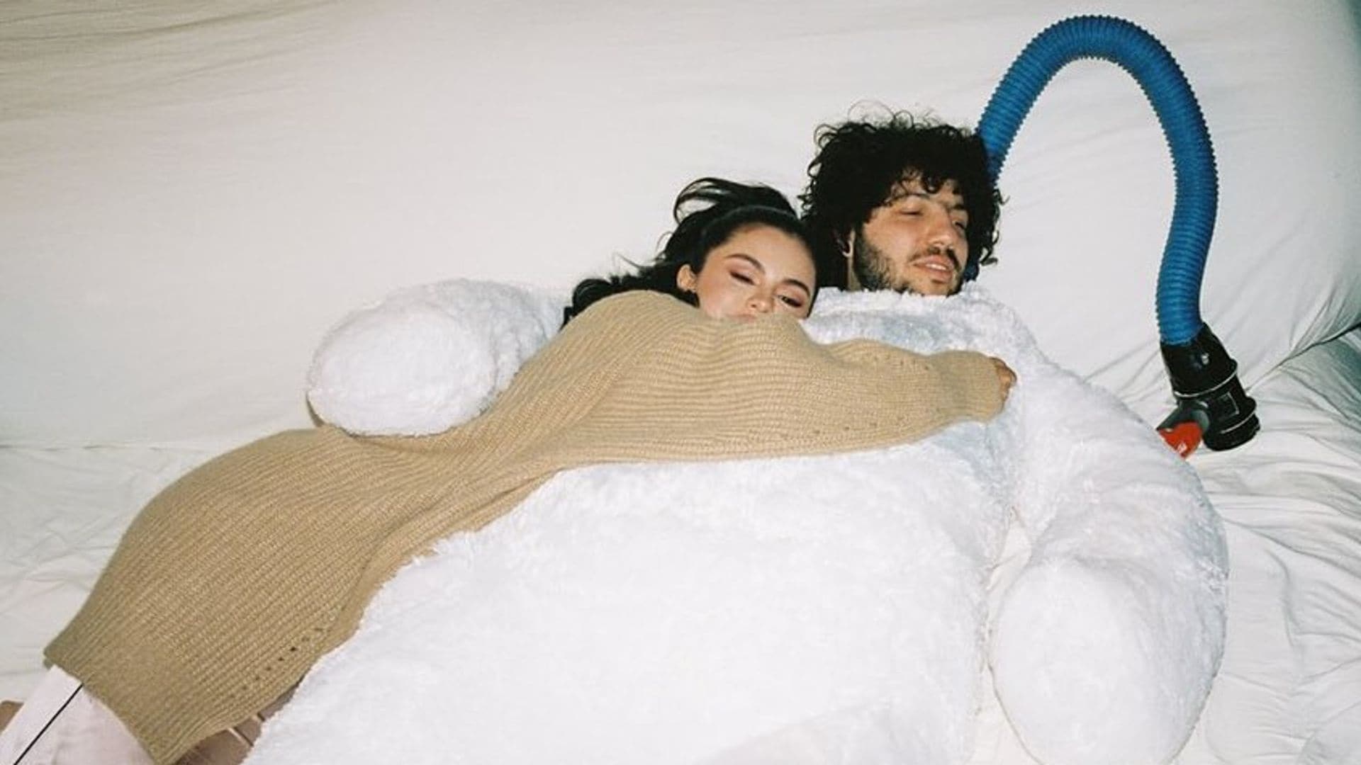 Benny Blanco abre el álbum de fotos para felicitar a Selena Gomez por su 32º cumpleaños