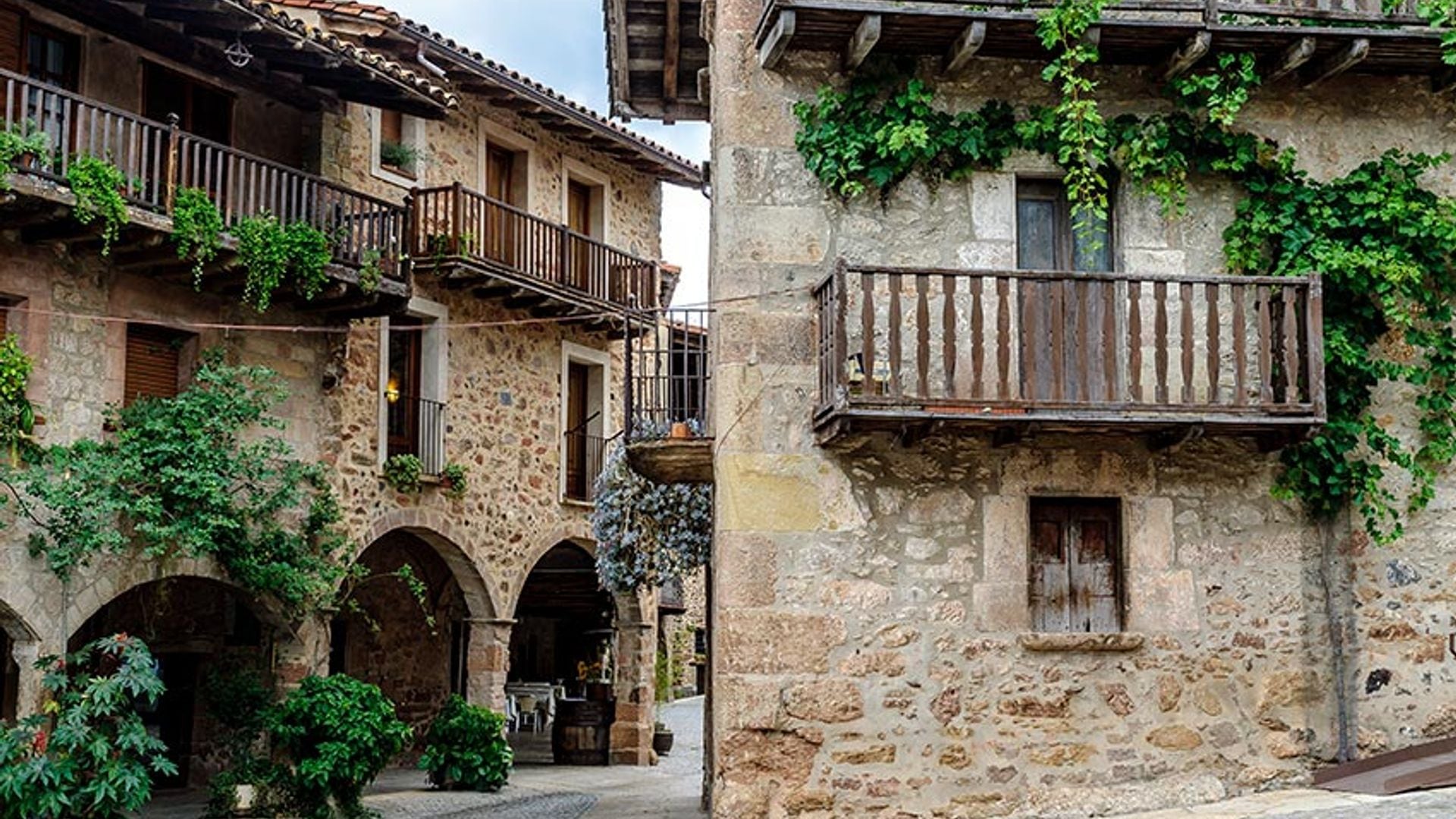 santa pau girona pueblos medievales