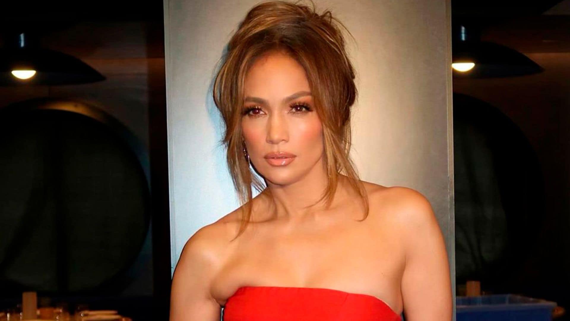 Jennifer Lopez con el cambio de look exprés que le resta años y querrás lucir este verano