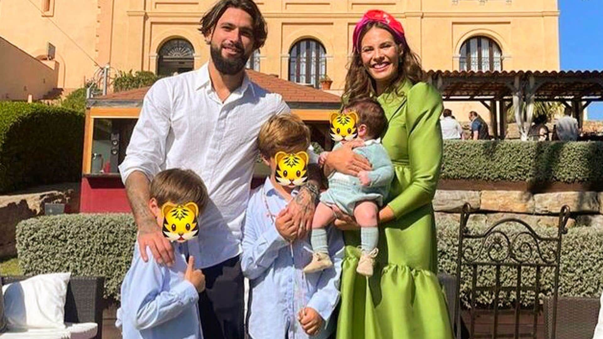 'Mi corazón explota de amor', Jessica Bueno se emociona al ver a su hijo mayor cogiendo en brazos al pequeño Alejandro