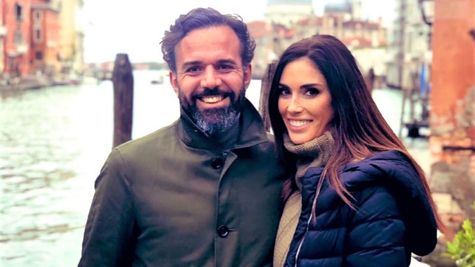 Periodista, 26 años junto a ella y tremendamente discreto, así es Carlos Rodríguez, el marido de Isabel Rábago