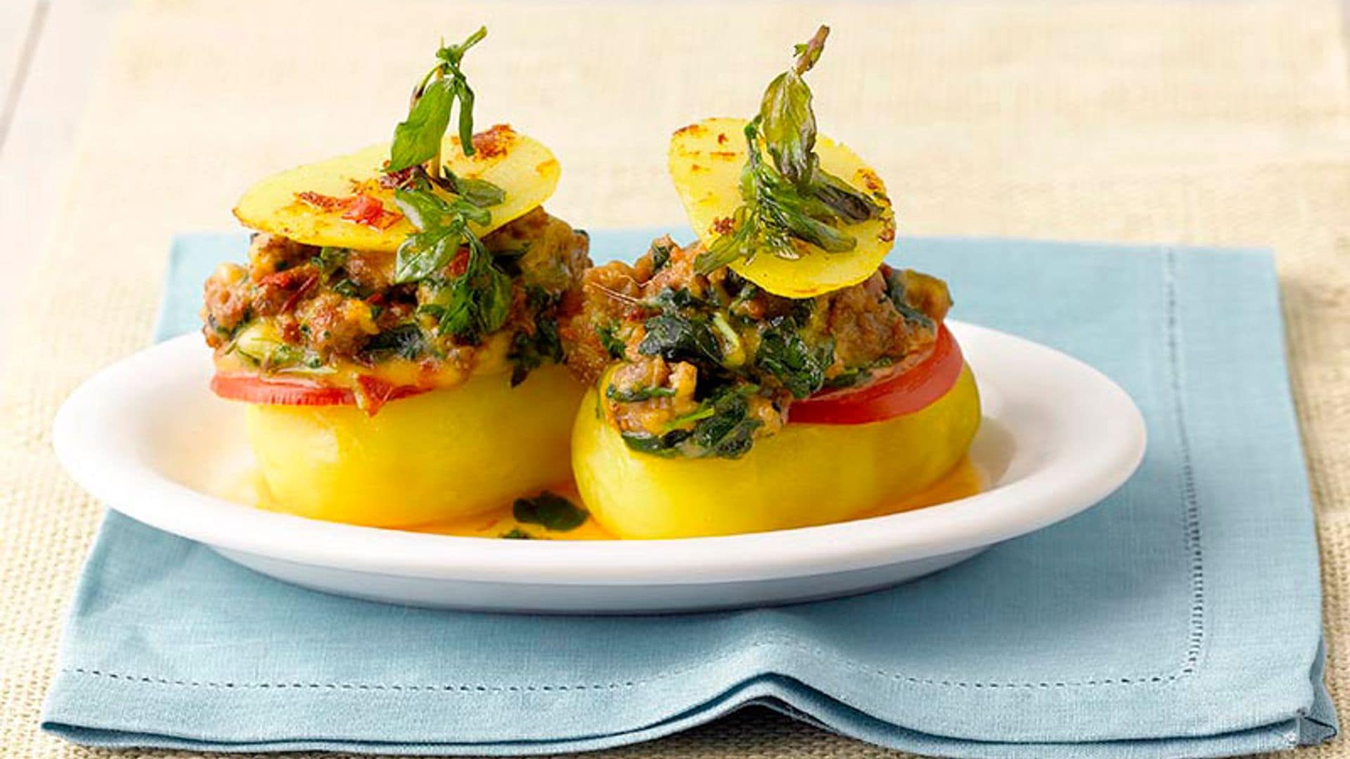 Patatas al horno con carne picada de cerdo a la mejorana