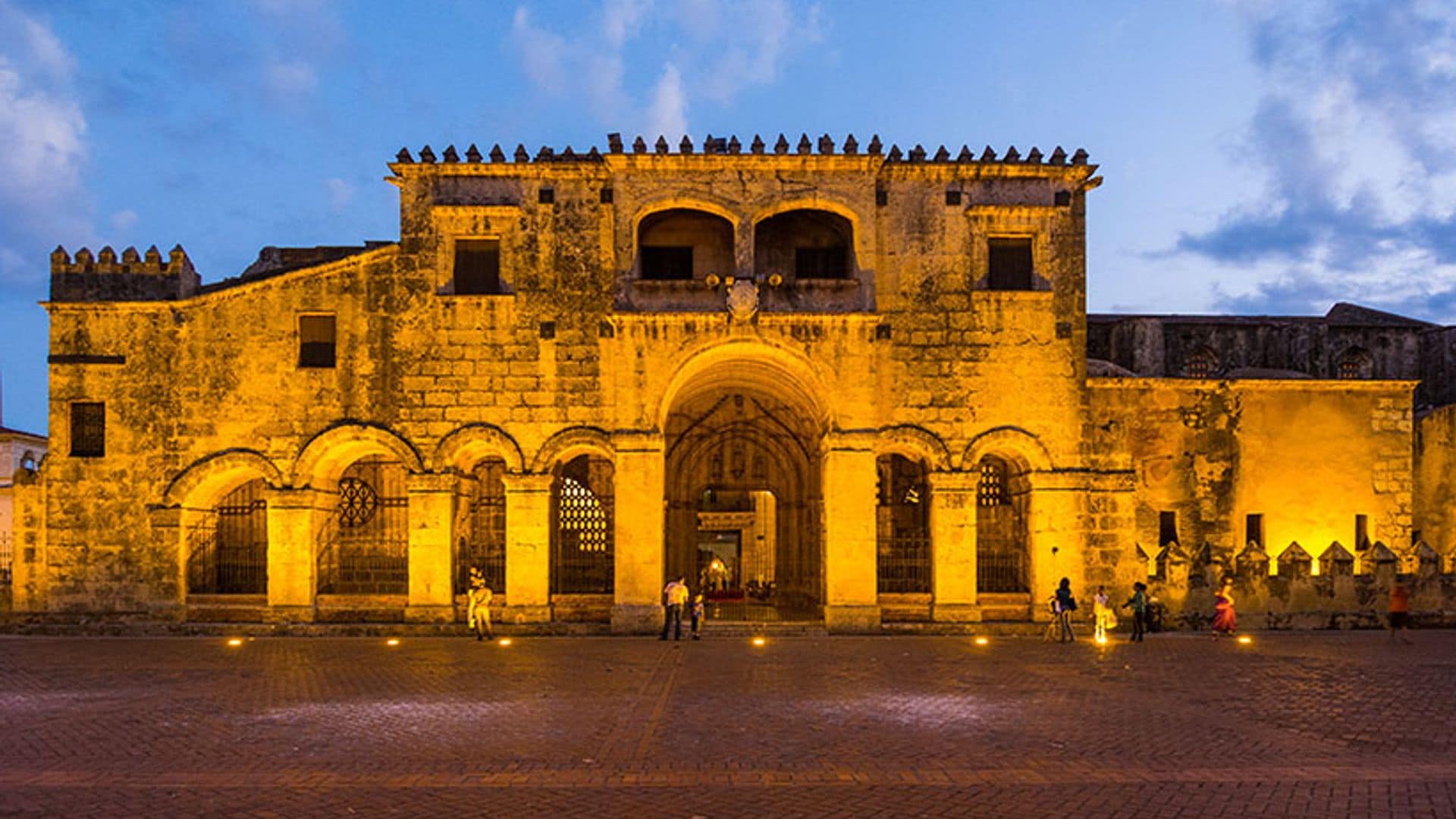 Un paseo por los rincones más bellos de Santo Domingo entre moda, color y ritmo sabrosón