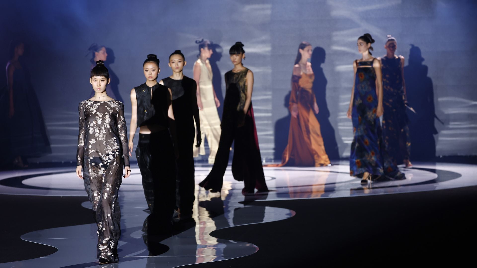 Un viaje a China y la seda artesanal inspiran a Fely Campo en Fashion Week Madrid