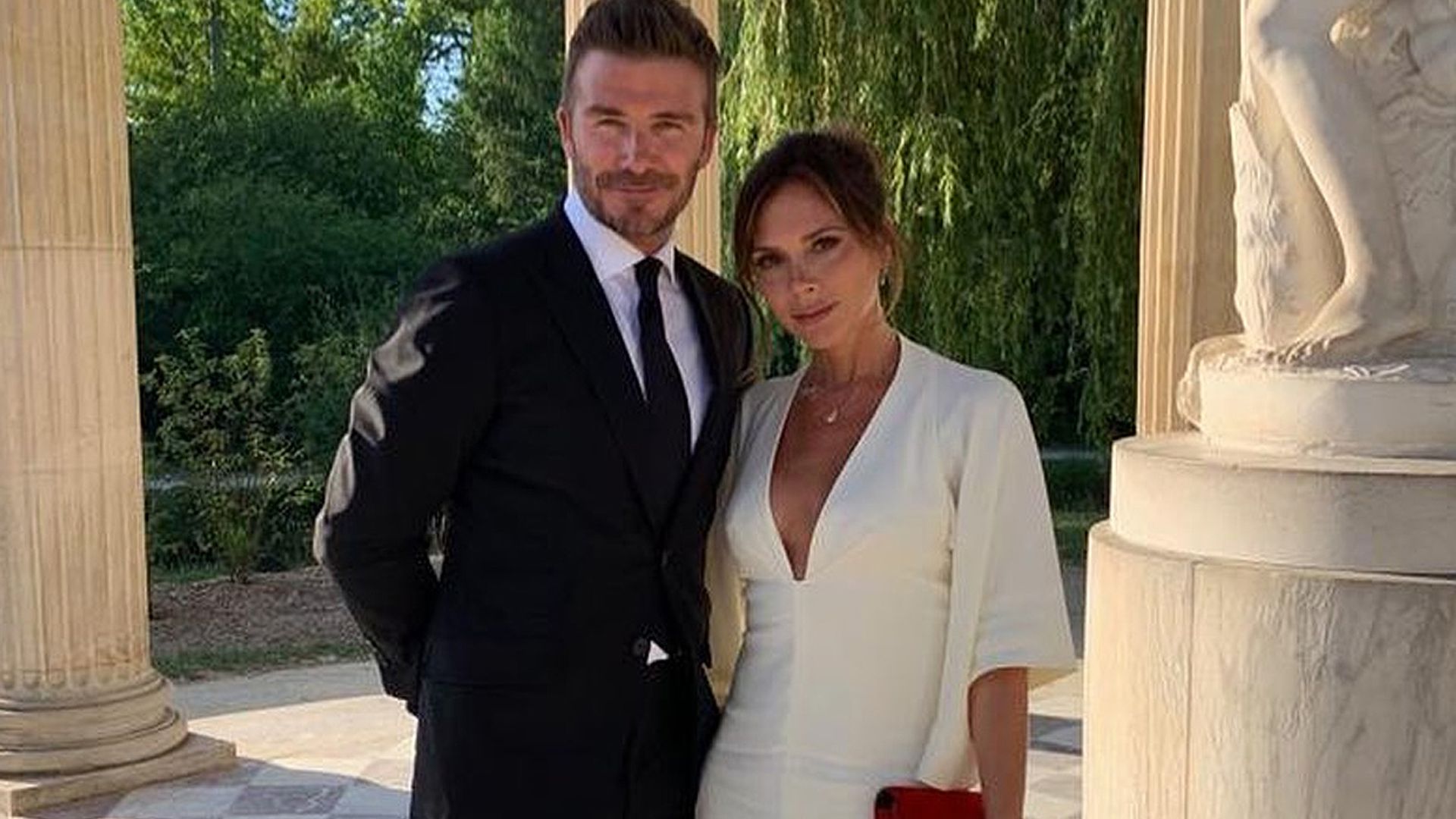 ¡Como Reyes! Los Beckham celebran su 20 aniversario en Versalles